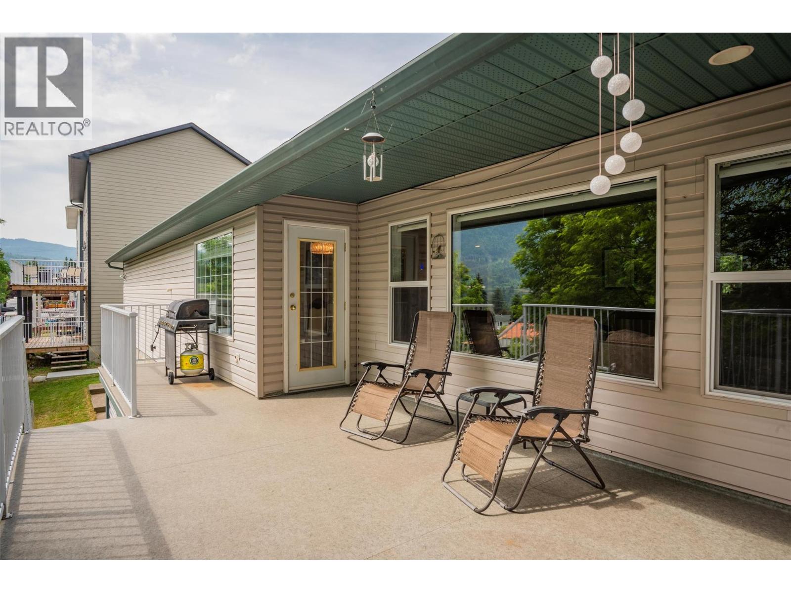 3209 5th Avenue, Castlegar, British Columbia  V1N 2V6 - Photo 70 - 10372708