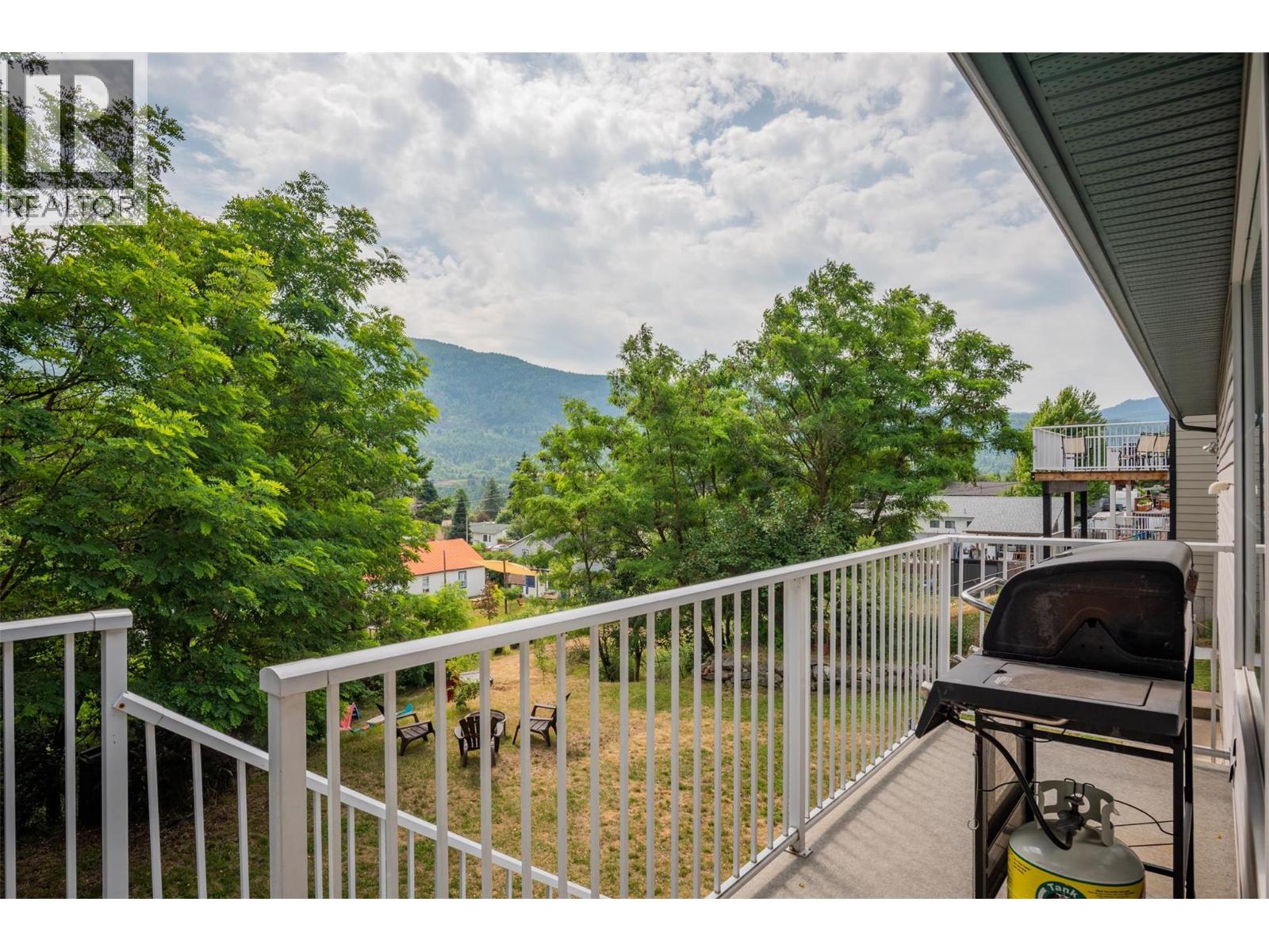 3209 5th Avenue, Castlegar, British Columbia  V1N 2V6 - Photo 71 - 10372708