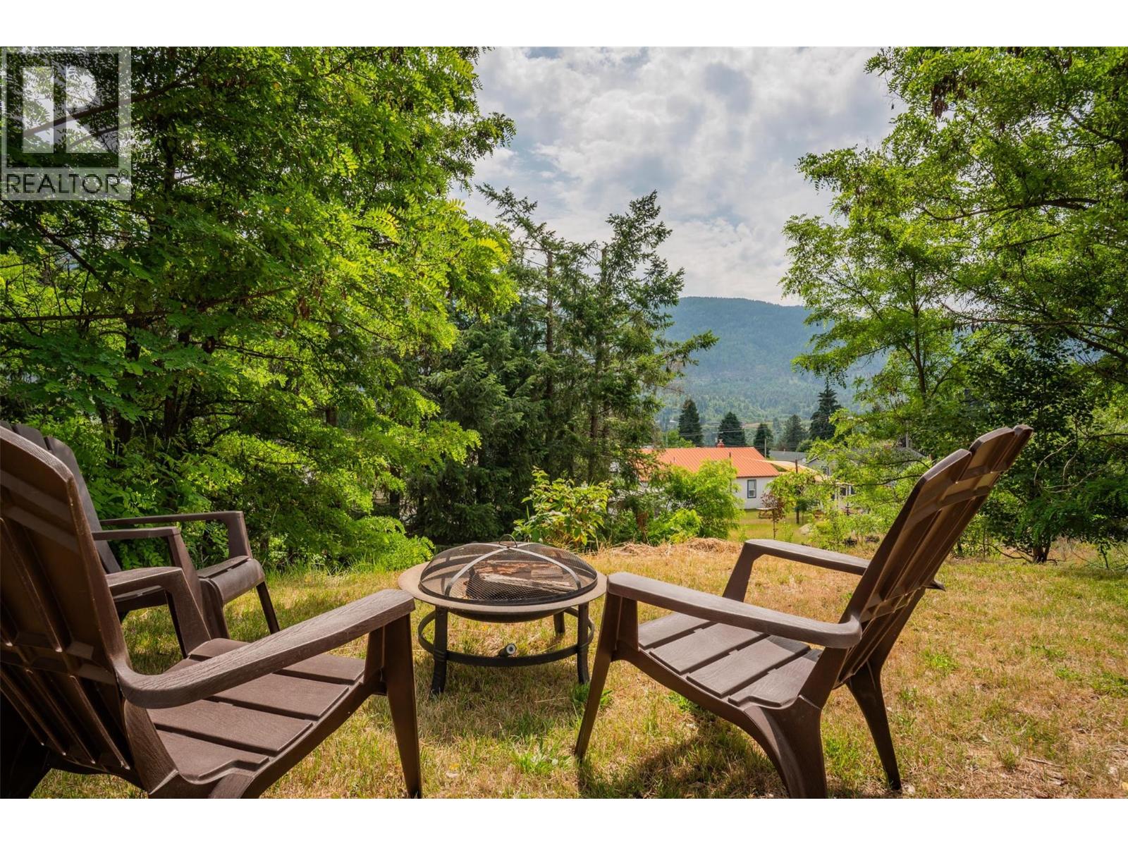 3209 5th Avenue, Castlegar, British Columbia  V1N 2V6 - Photo 73 - 10372708
