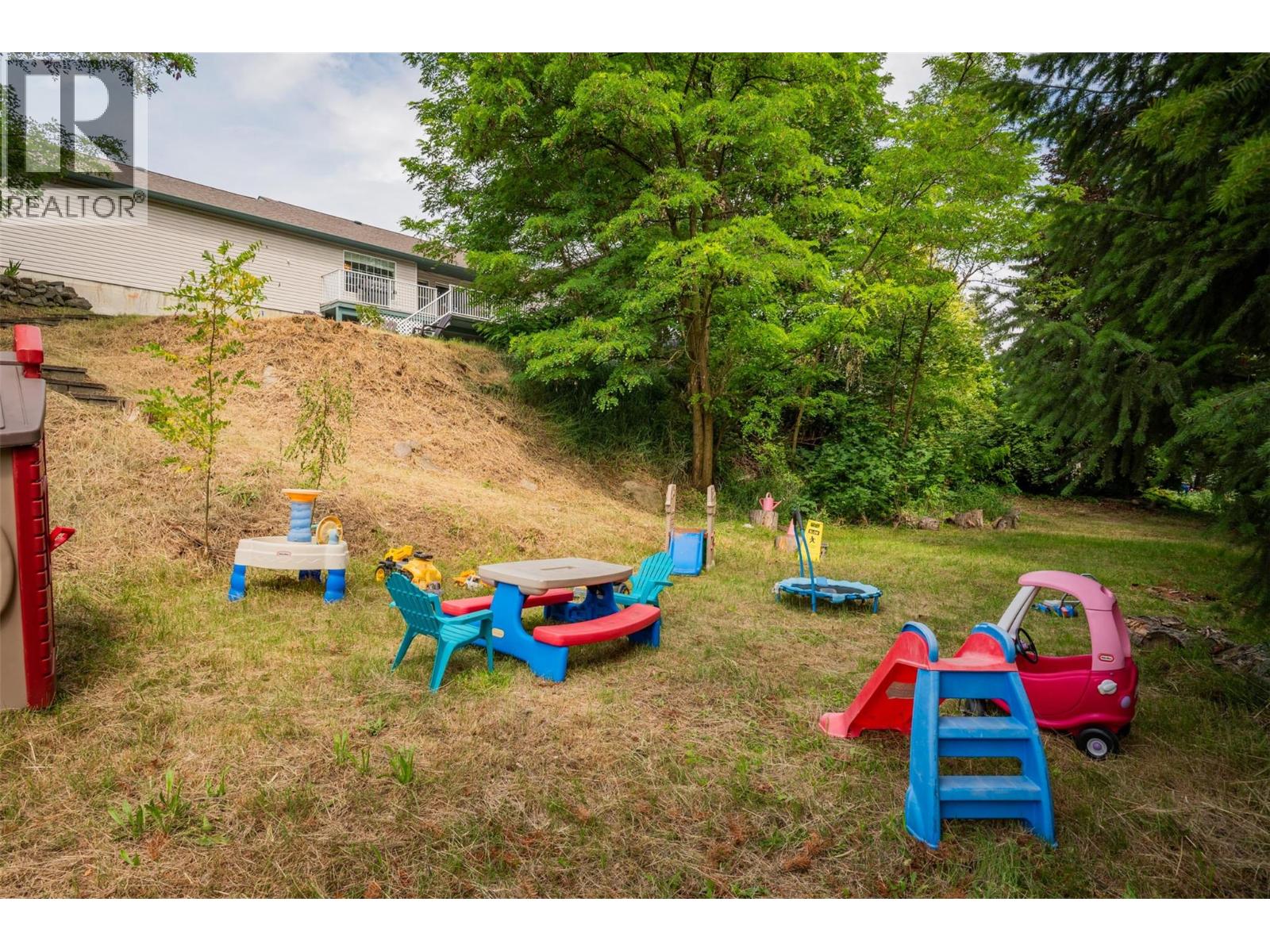 3209 5th Avenue, Castlegar, British Columbia  V1N 2V6 - Photo 75 - 10372708
