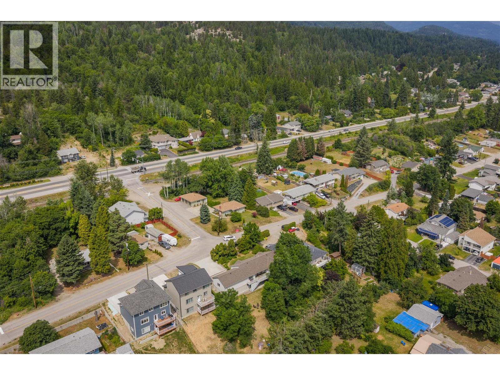 3209 5th Avenue, Castlegar, British Columbia  V1N 2V6 - Photo 9 - 10372708