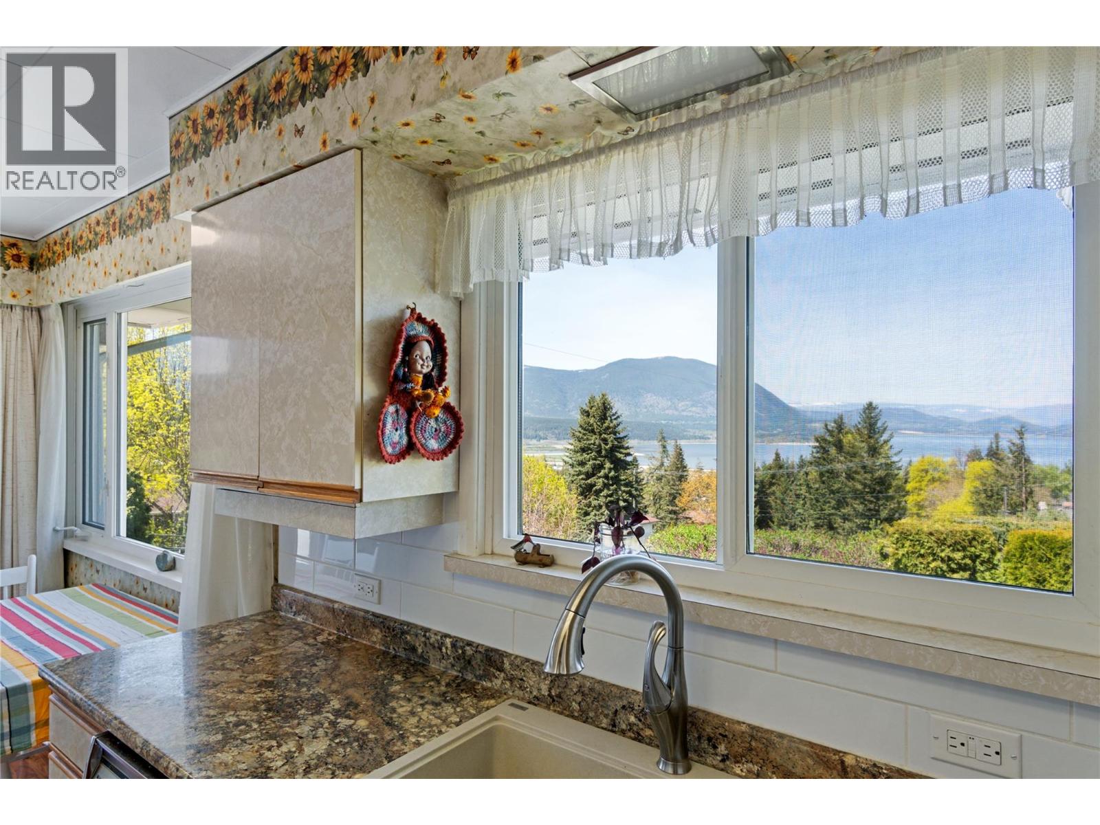1290 15 Street Se, Salmon Arm, British Columbia  V1E 2G8 - Photo 22 - 10372472