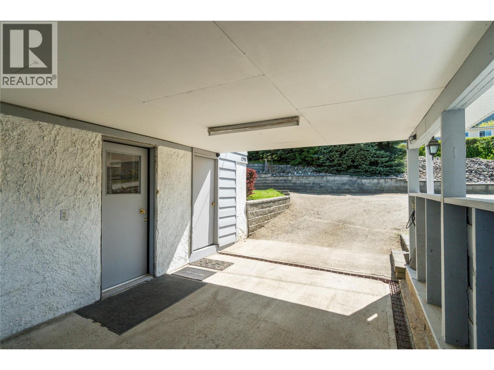 1290 15 Street Se, Salmon Arm, British Columbia  V1E 2G8 - Photo 4 - 10372472