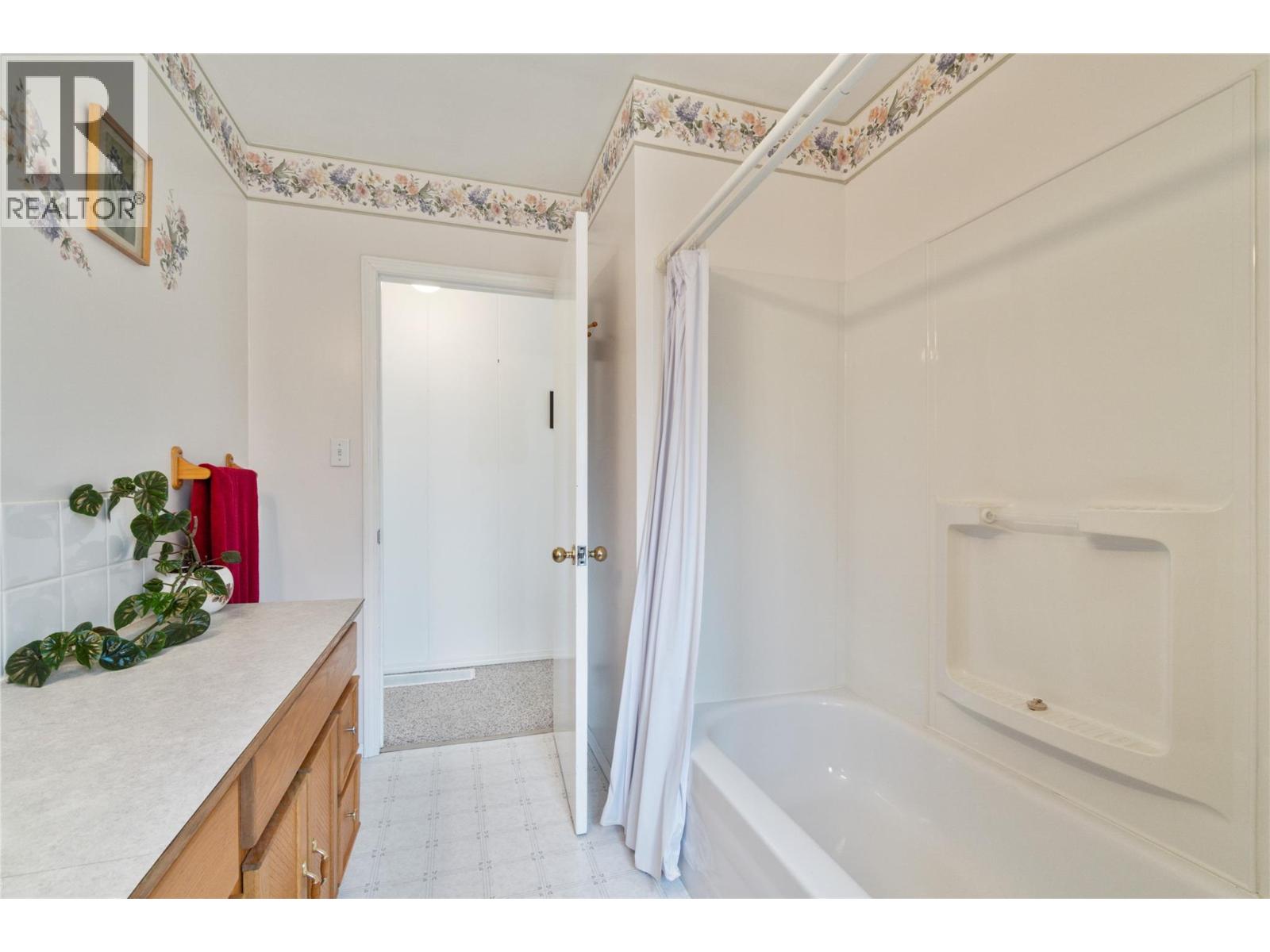 1290 15 Street Se, Salmon Arm, British Columbia  V1E 2G8 - Photo 40 - 10372472