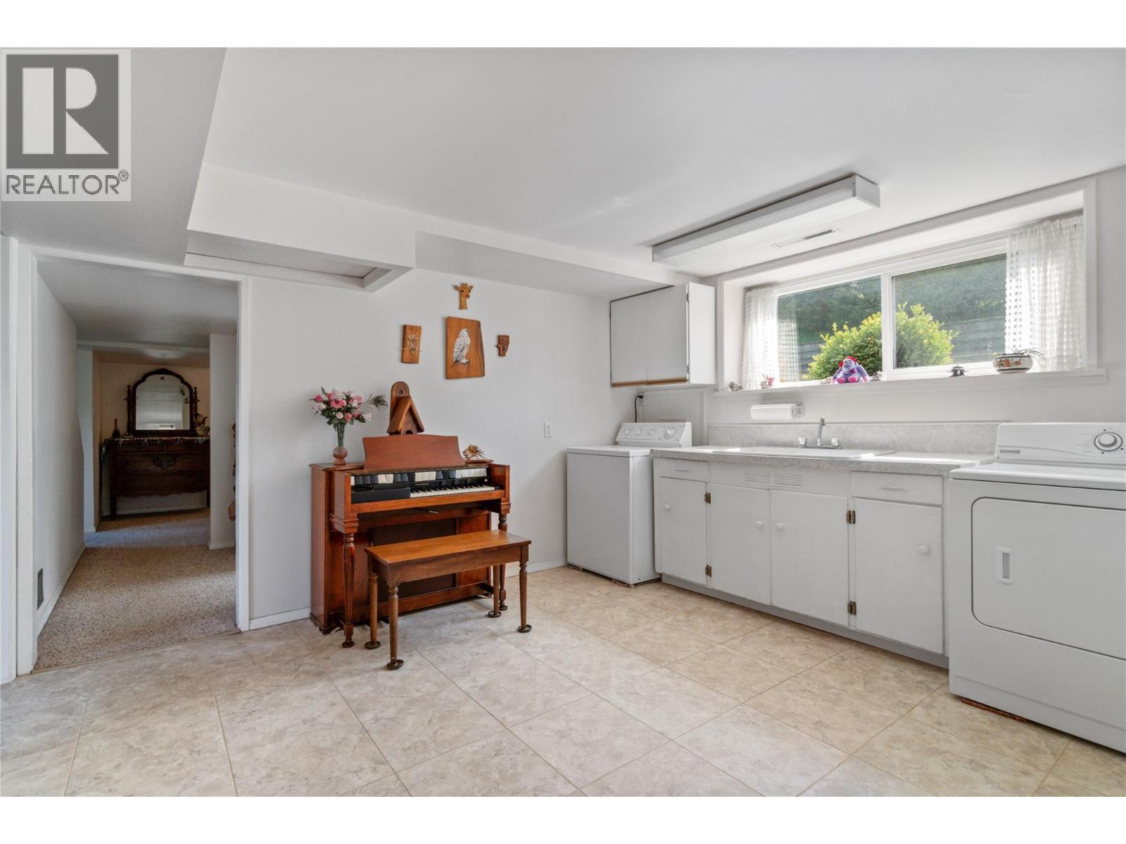 1290 15 Street Se, Salmon Arm, British Columbia  V1E 2G8 - Photo 42 - 10372472