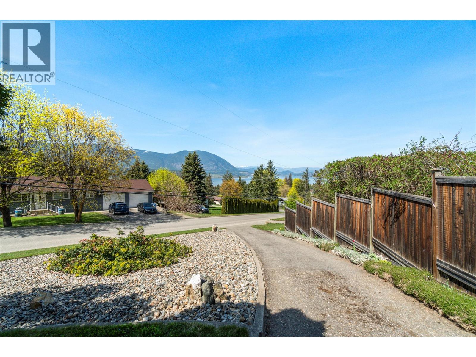 1290 15 Street Se, Salmon Arm, British Columbia  V1E 2G8 - Photo 6 - 10372472