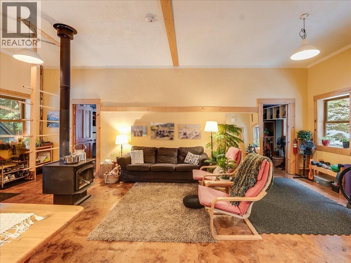 6610 6 Highway, Ymir, British Columbia  V0G 2K0 - Photo 11 - 10371621