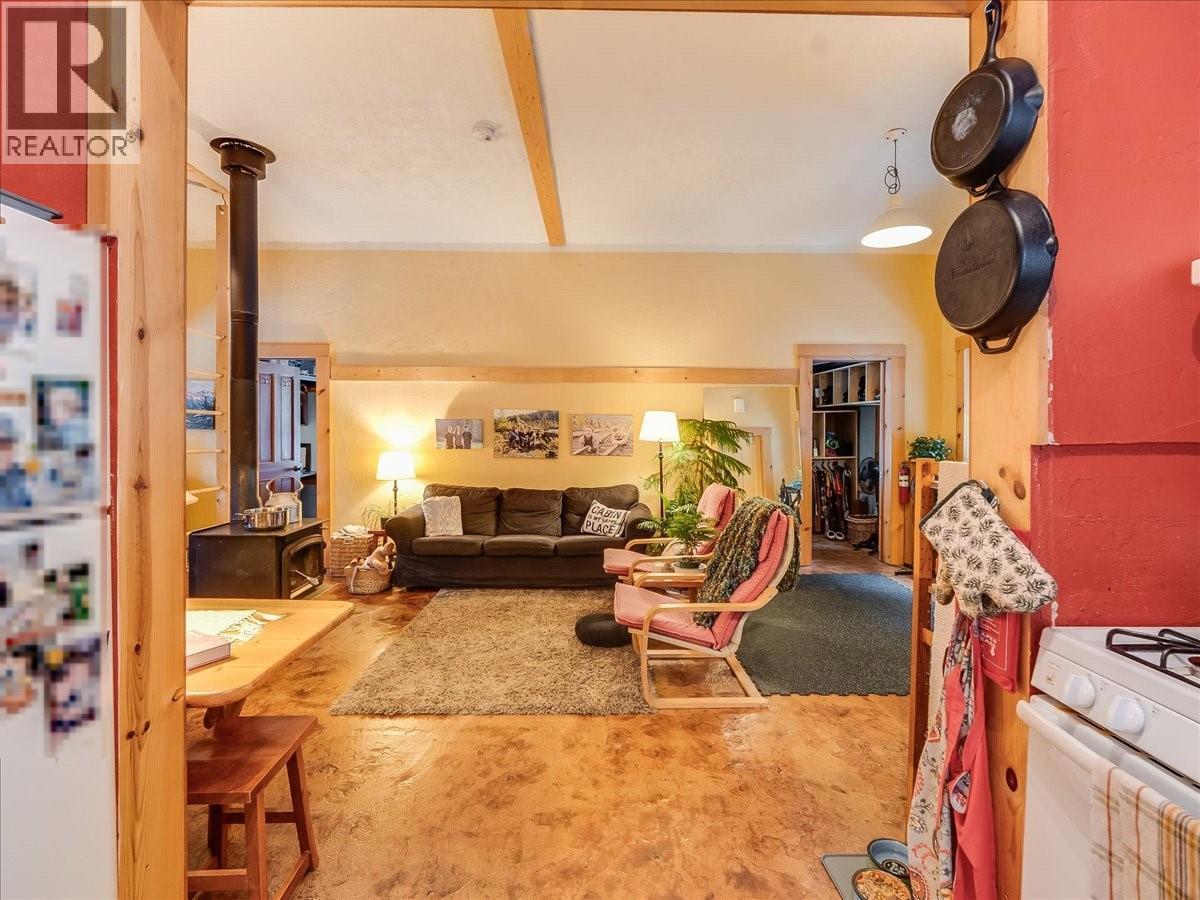 6610 6 Highway, Ymir, British Columbia  V0G 2K0 - Photo 15 - 10371621