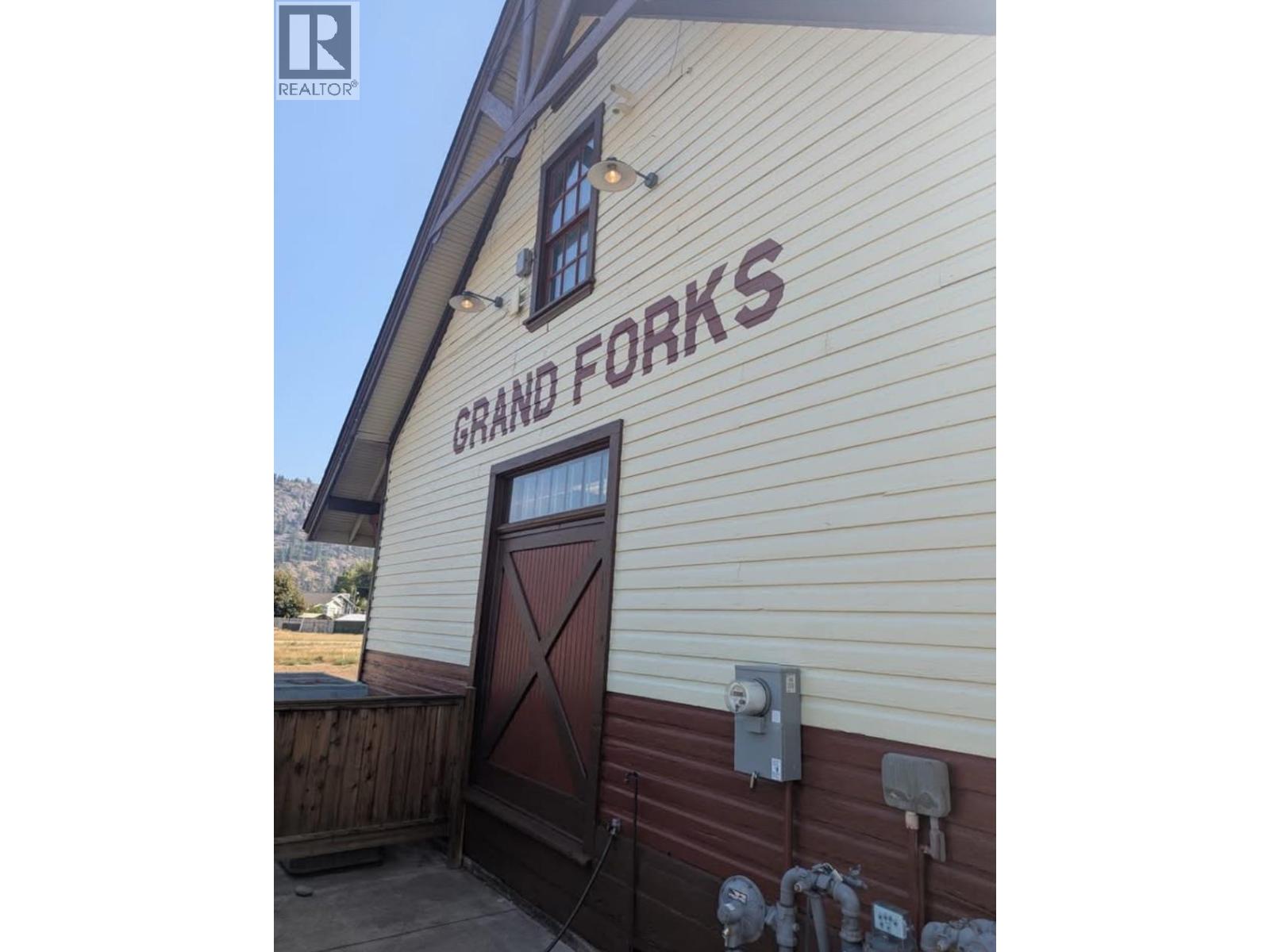 7654 Donaldson Drive, Grand Forks, British Columbia  V0H 1H2 - Photo 3 - 10372812