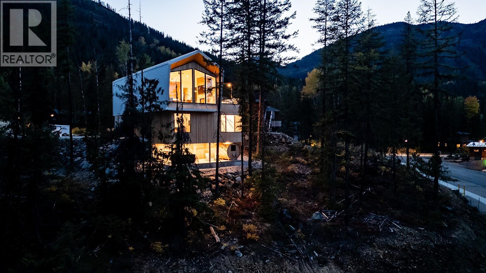 322 Larch Terrace, Rossland, British Columbia  V0G 1Y0 - Photo 10 - 10370827