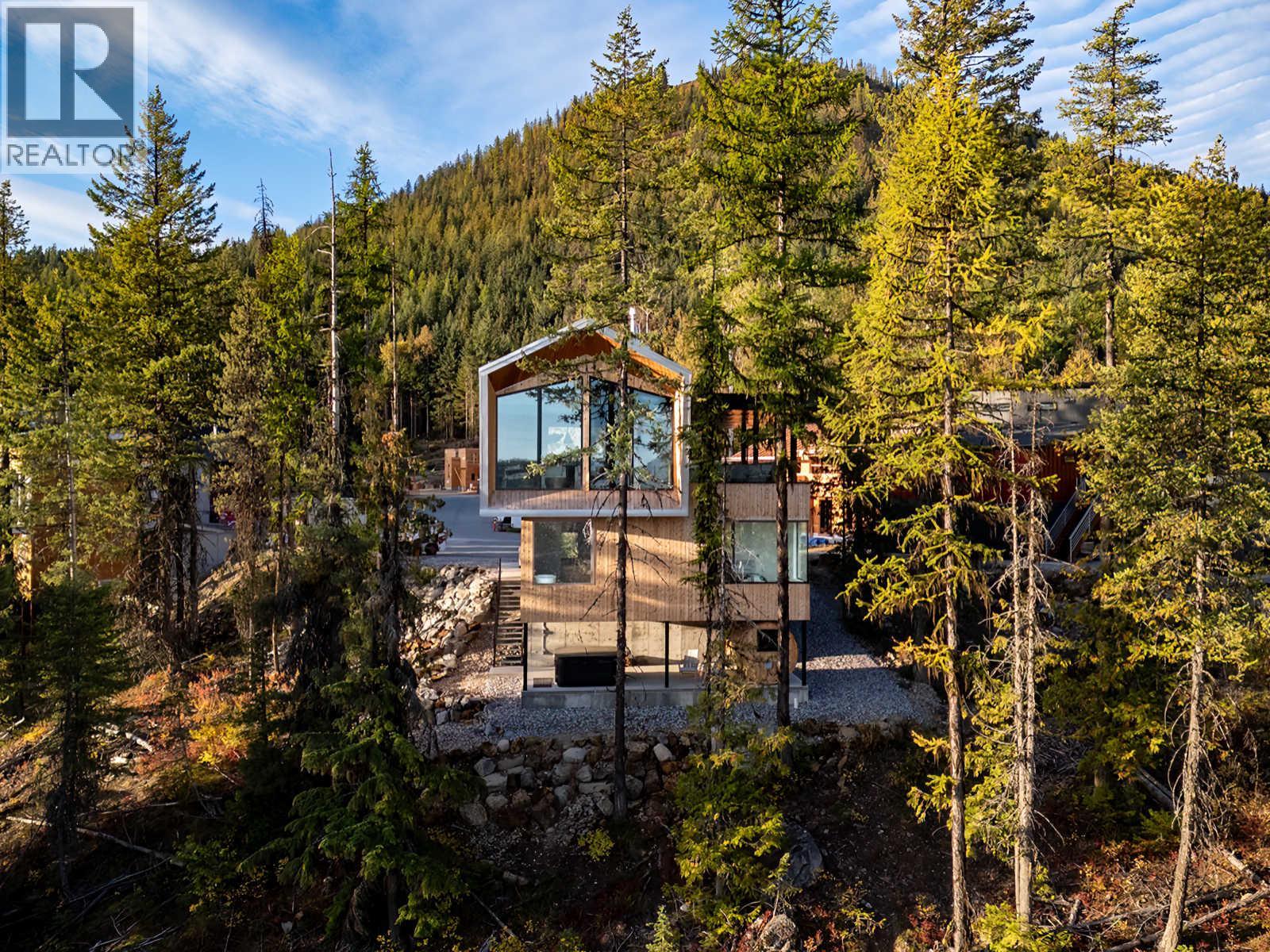 322 Larch Terrace, Rossland, British Columbia  V0G 1Y0 - Photo 2 - 10370827