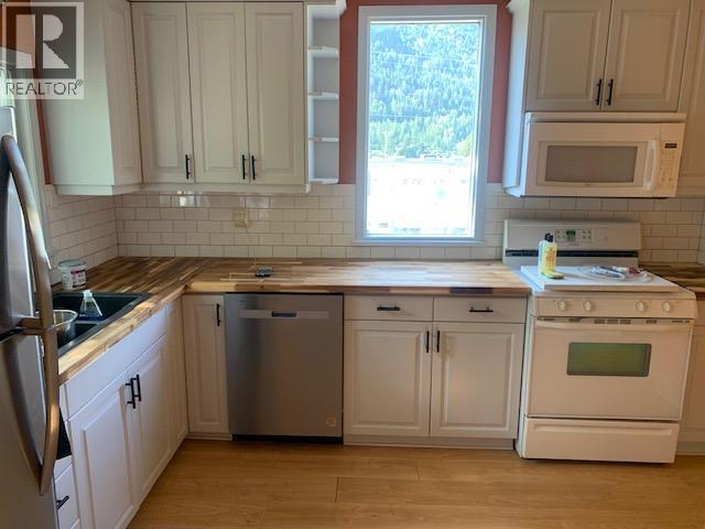 915 Front Street, Nelson, British Columbia  V1L 4C1 - Photo 2 - 10372456