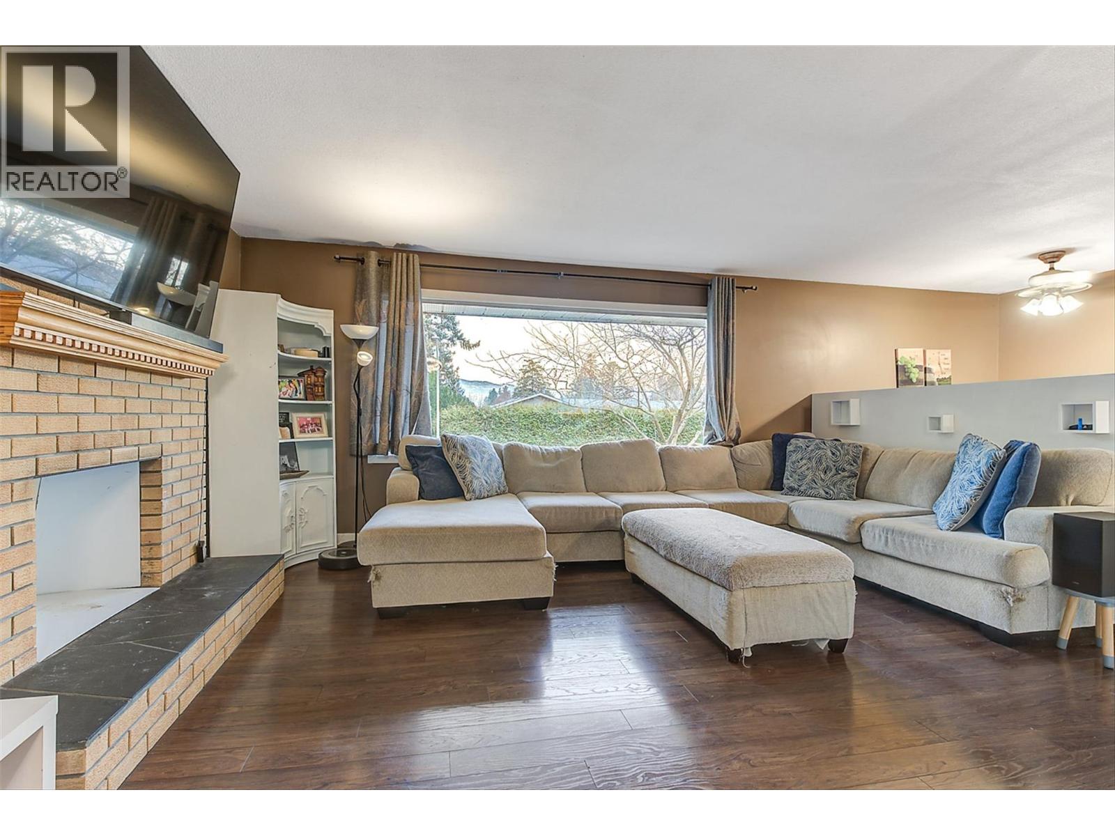964 Tronson Drive, Kelowna, British Columbia  V1Y 4E1 - Photo 3 - 10372554