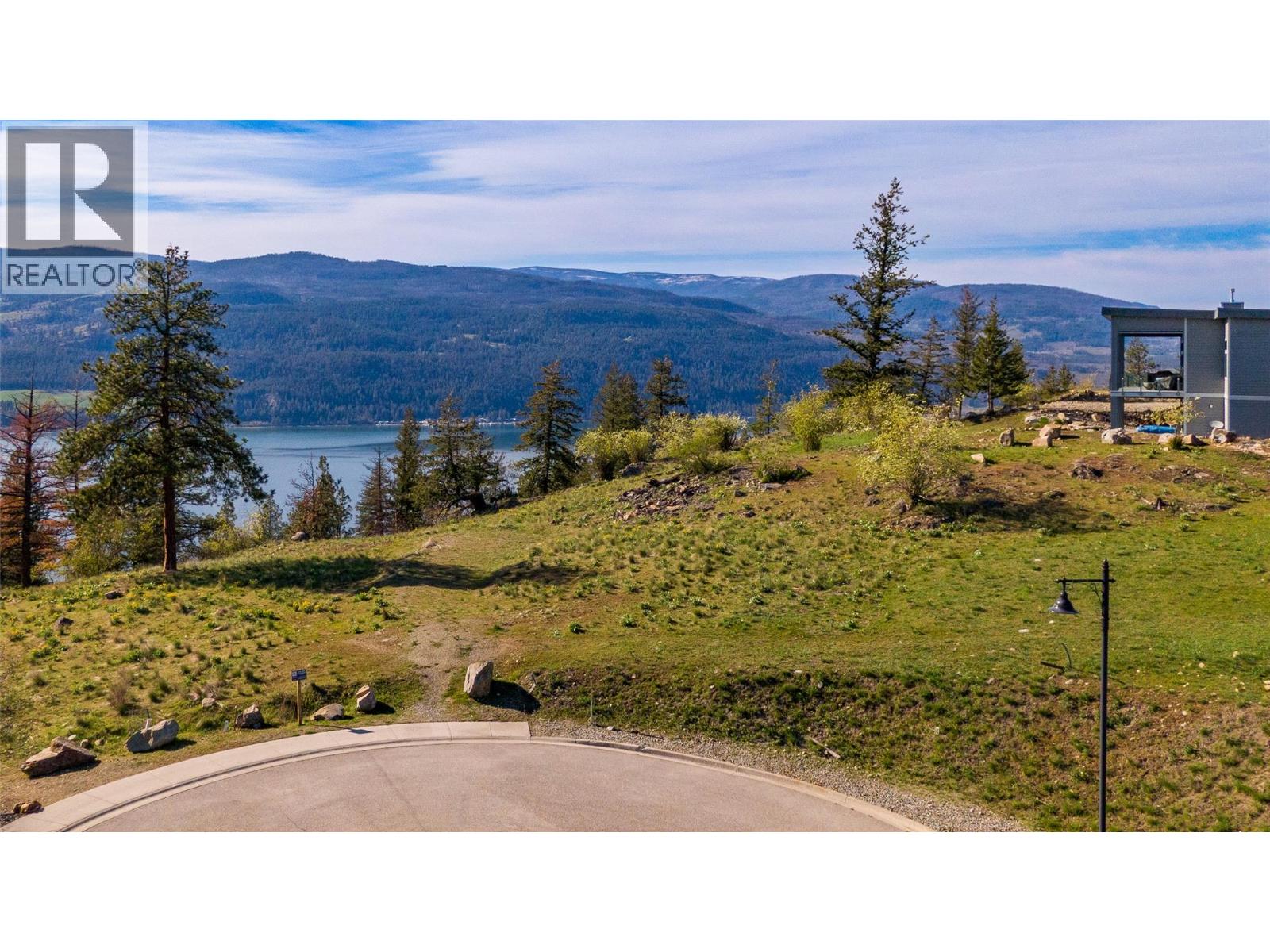 8988 Bayswater Place, Vernon, British Columbia  V1H 2K9 - Photo 3 - 10372633