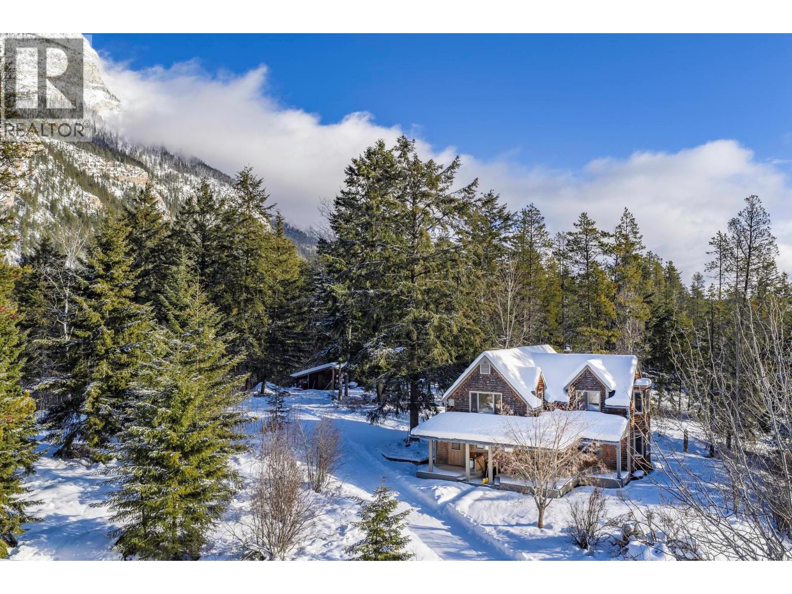1615 Campbell Road, Golden, British Columbia  V0A 1H7 - Photo 2 - 10372773