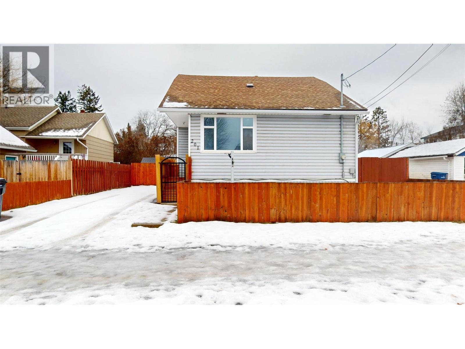 201r 9th Avenue S, Cranbrook, British Columbia  V1C 2M4 - Photo 2 - 10372790