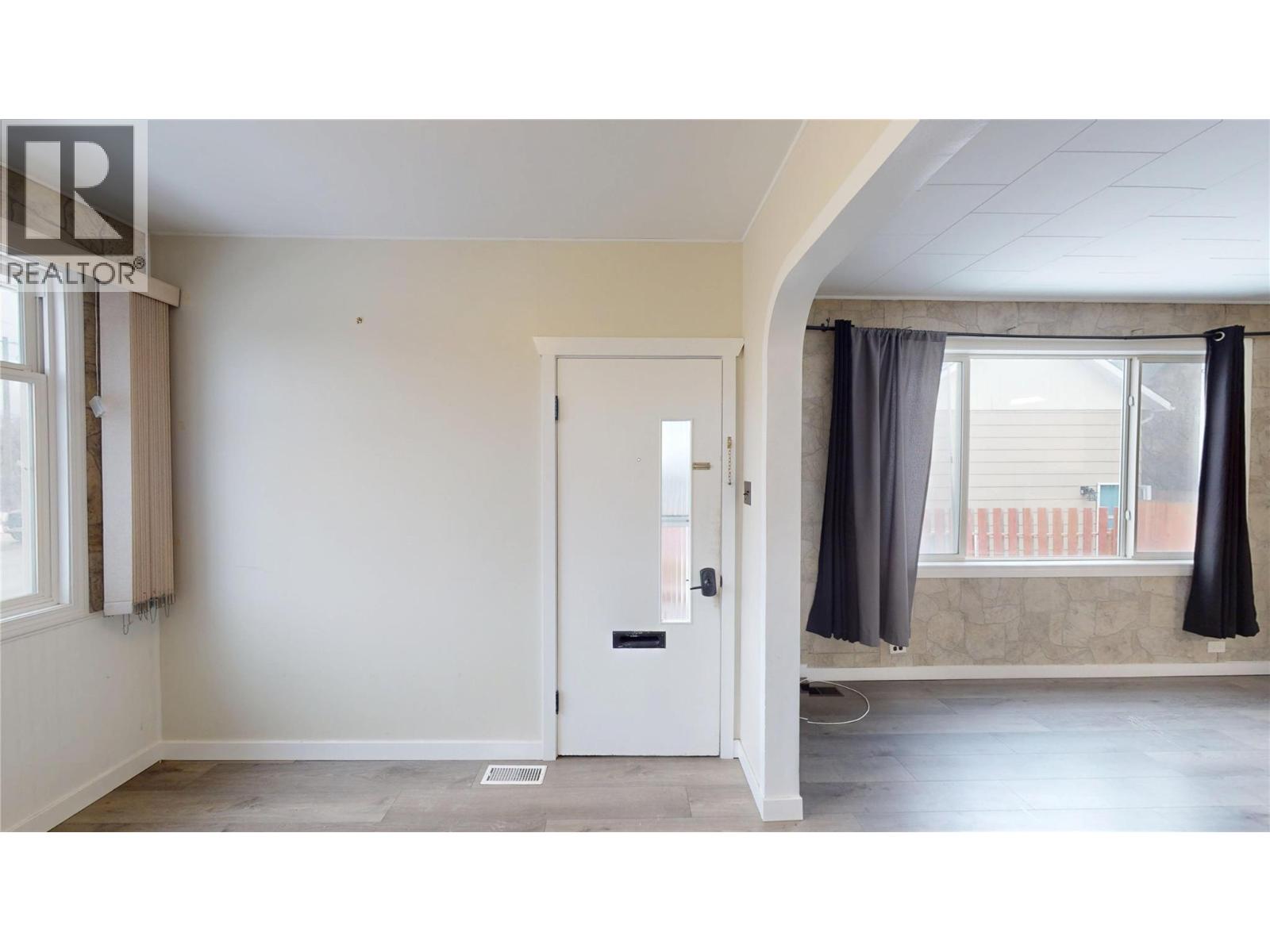 201r 9th Avenue S, Cranbrook, British Columbia  V1C 2M4 - Photo 3 - 10372790