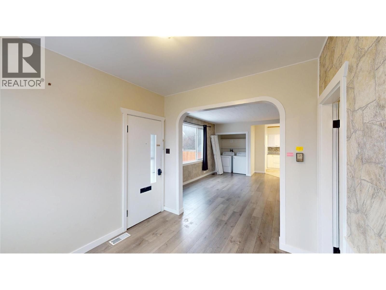 201r 9th Avenue S, Cranbrook, British Columbia  V1C 2M4 - Photo 4 - 10372790