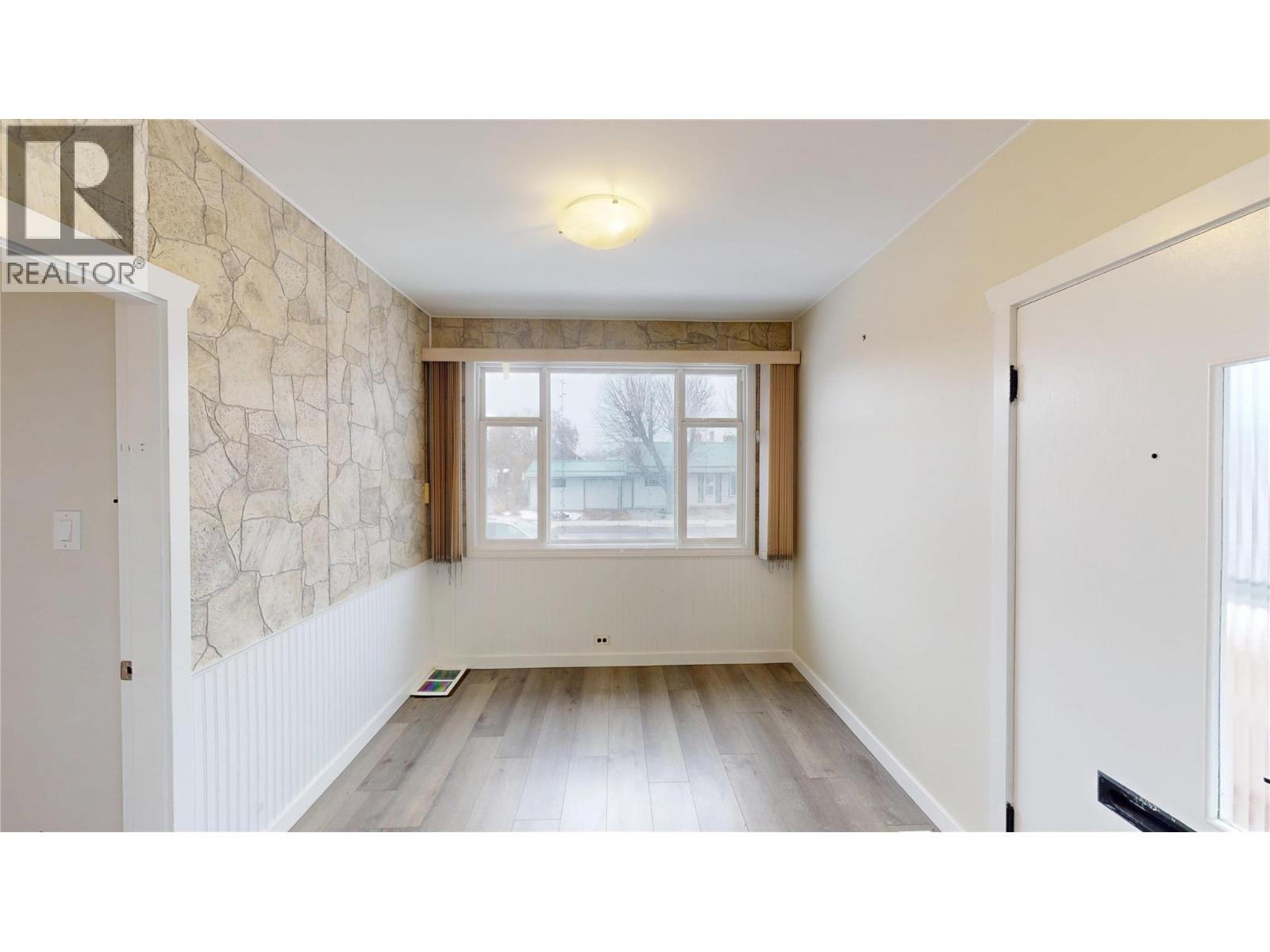 201r 9th Avenue S, Cranbrook, British Columbia  V1C 2M4 - Photo 5 - 10372790