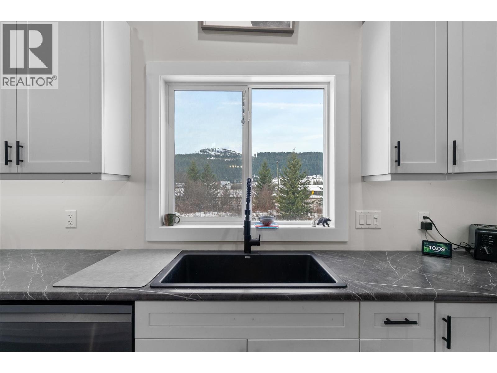 148 4th Avenue, Grindrod, British Columbia  V0E 1Y0 - Photo 8 - 10372295