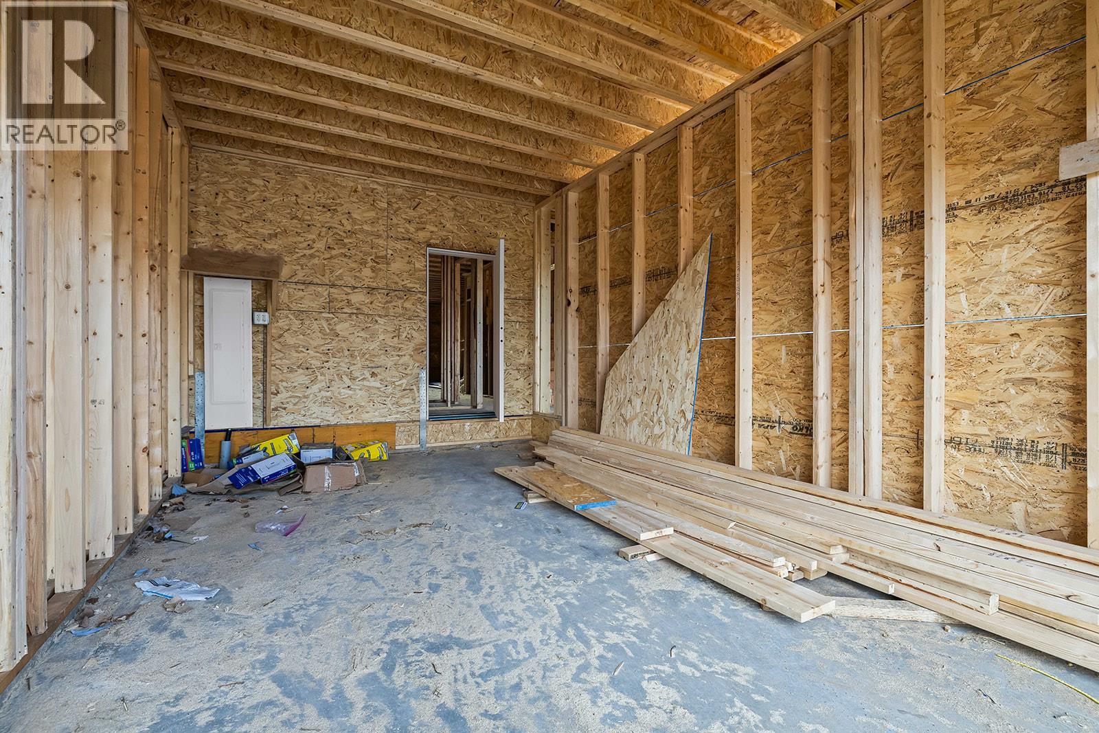 1715 Treffry Place, Summerland, British Columbia  V0H 1Z9 - Photo 3 - 10372525