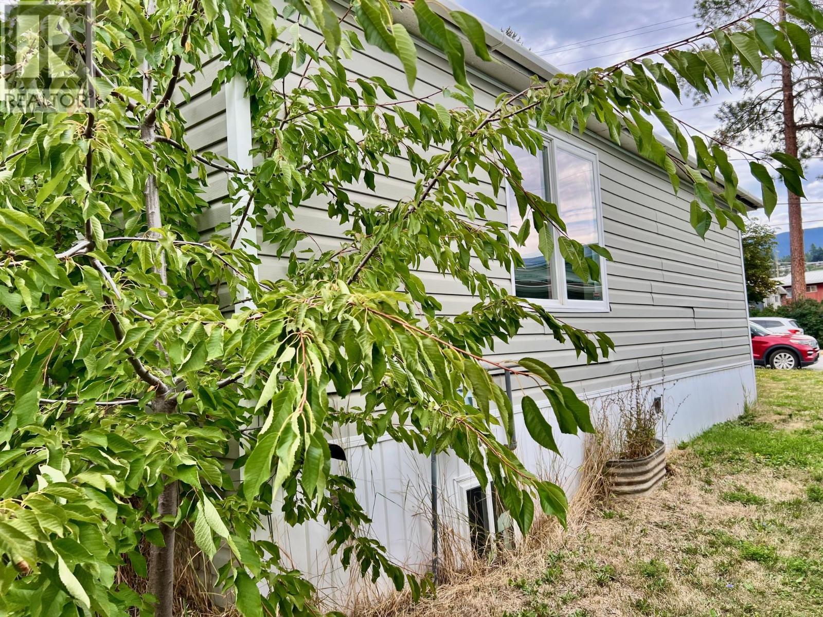 141 15th Avenue N, Creston, British Columbia  V0B 1G0 - Photo 18 - 10372402
