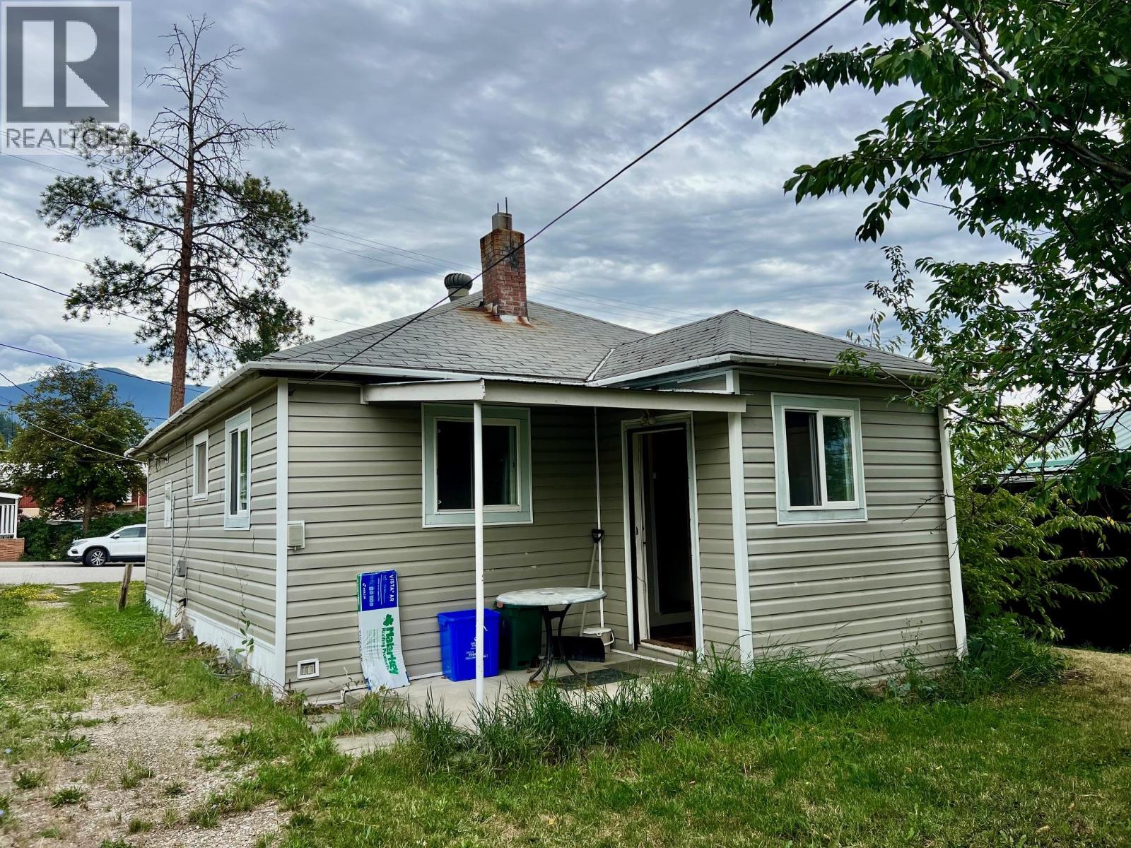 141 15th Avenue N, Creston, British Columbia  V0B 1G0 - Photo 2 - 10372402