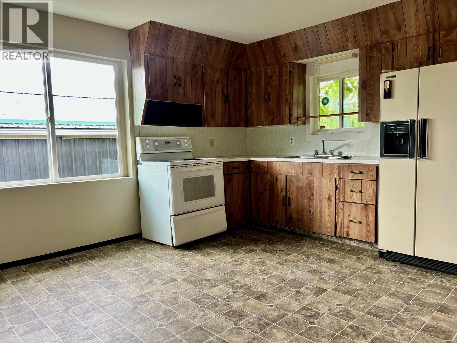 141 15th Avenue N, Creston, British Columbia  V0B 1G0 - Photo 6 - 10372402