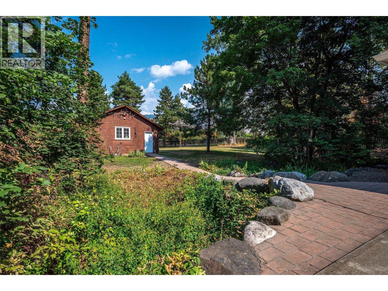 9310 Kalamalka Road, Coldstream, British Columbia  V1B 1L1 - Photo 17 - 10372923
