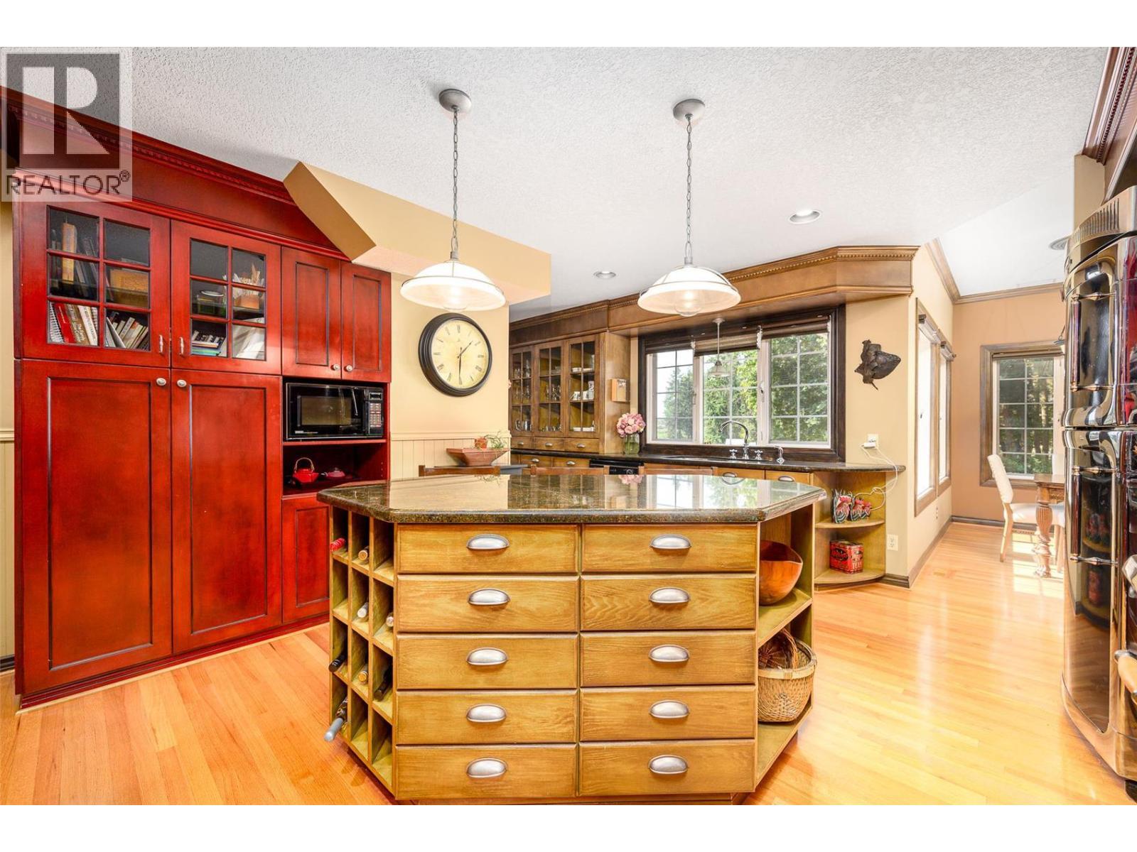 9310 Kalamalka Road, Coldstream, British Columbia  V1B 1L1 - Photo 33 - 10372923