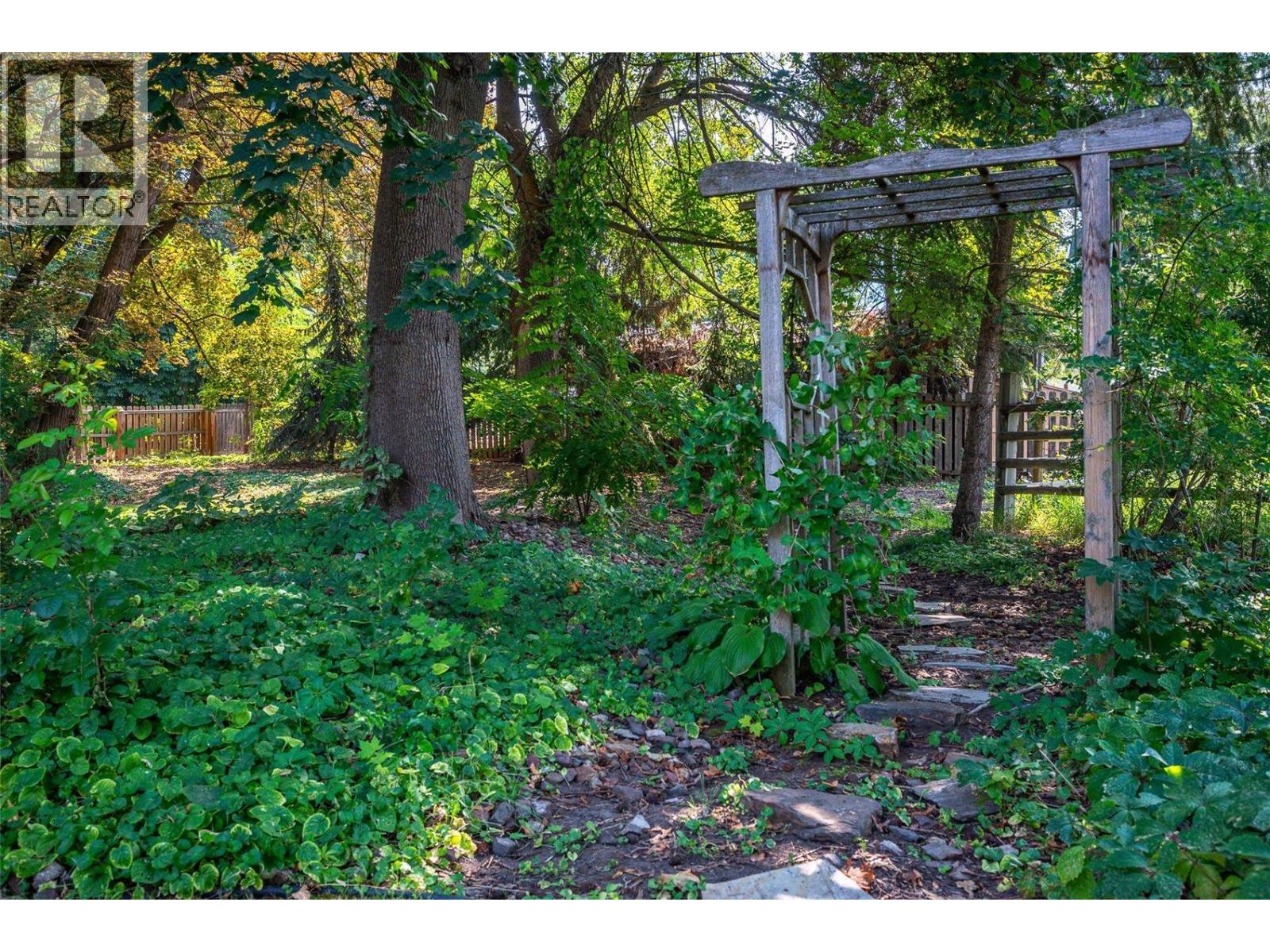 9310 Kalamalka Road, Coldstream, British Columbia  V1B 1L1 - Photo 9 - 10372923