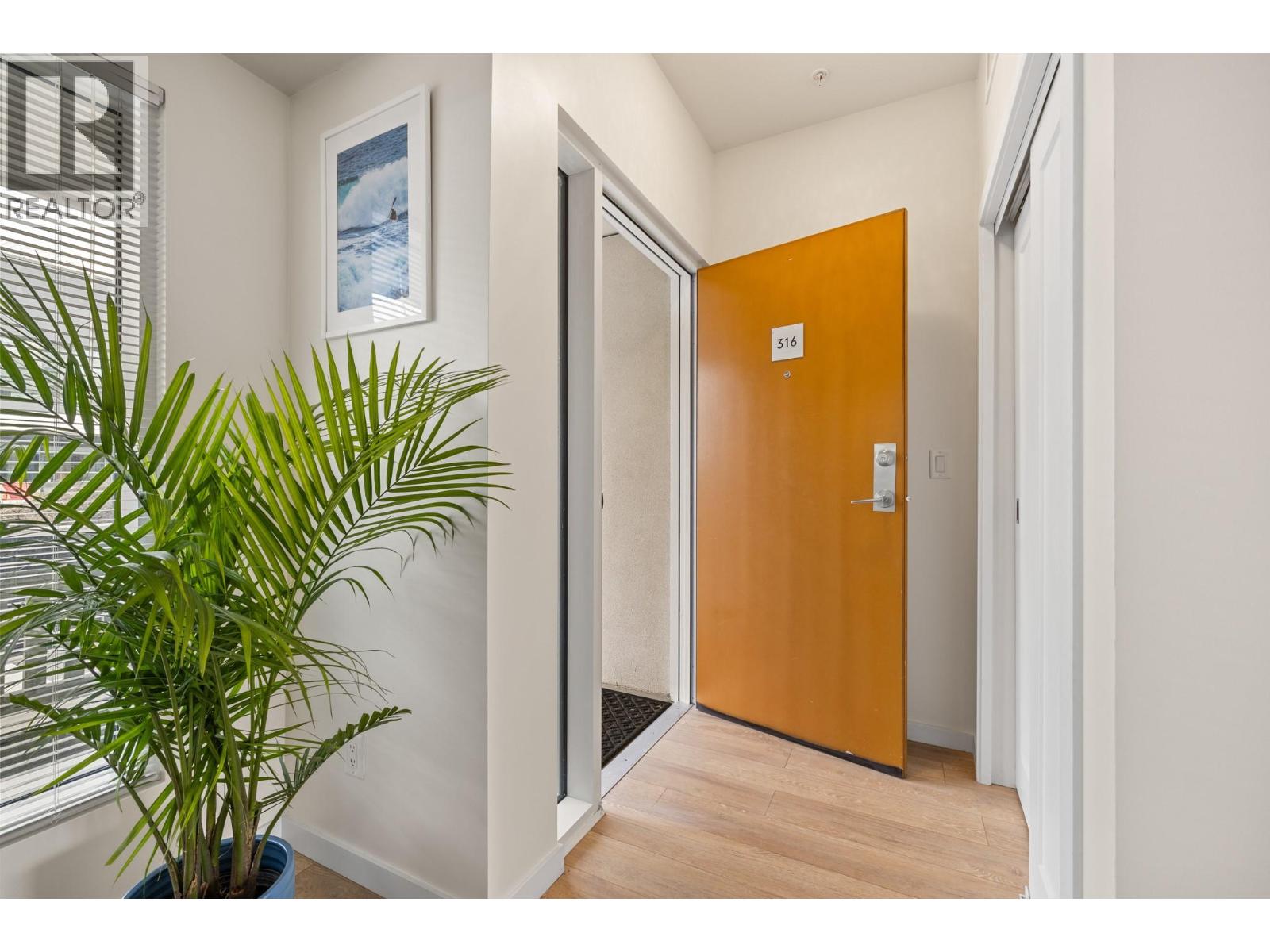 3030 Pandosy Street Unit# 316, Kelowna, British Columbia  V1Y 0C4 - Photo 3 - 10372811