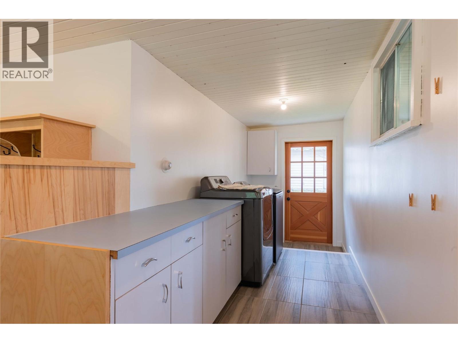 6943 Kanigan Road, Appledale, British Columbia  V0G 2J0 - Photo 16 - 10372926