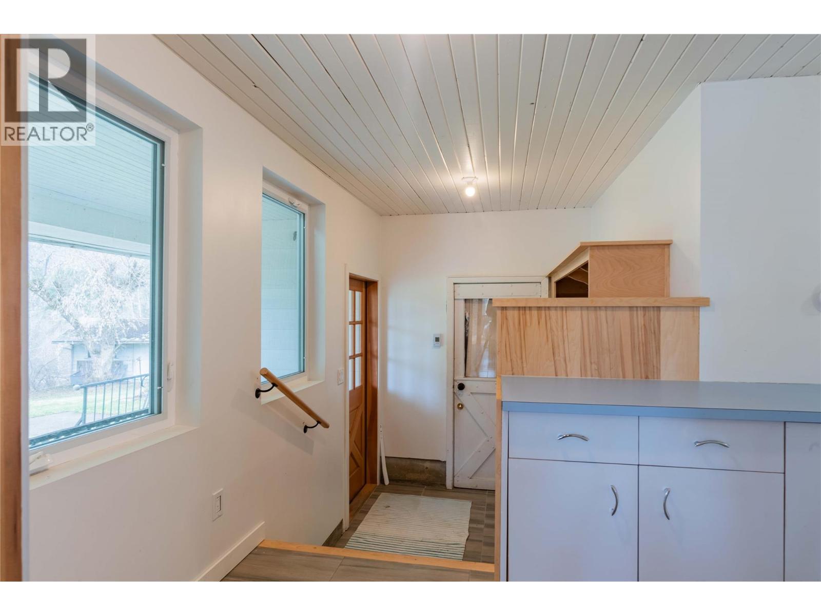 6943 Kanigan Road, Appledale, British Columbia  V0G 2J0 - Photo 18 - 10372926