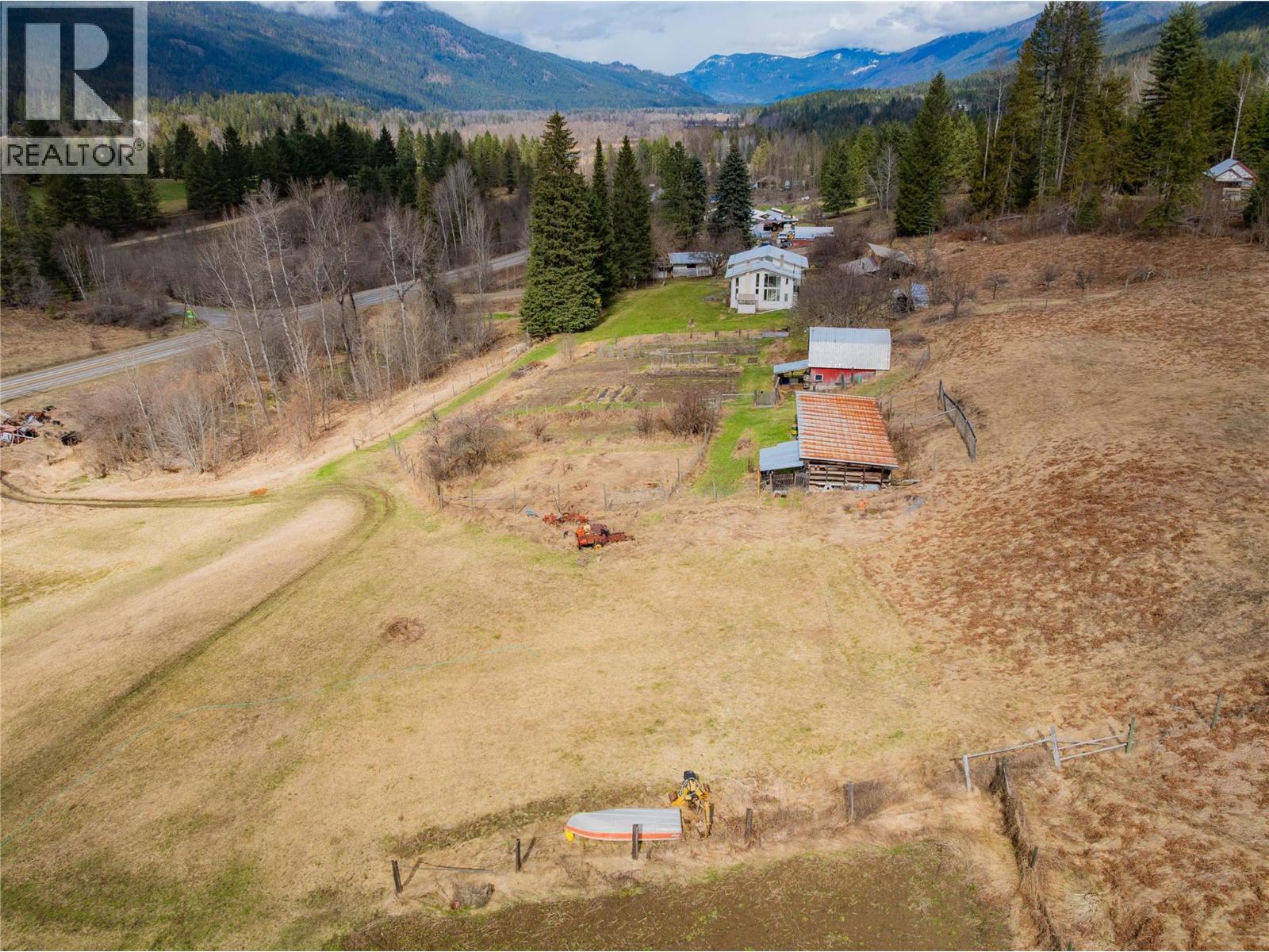 6943 Kanigan Road, Appledale, British Columbia  V0G 2J0 - Photo 4 - 10372926