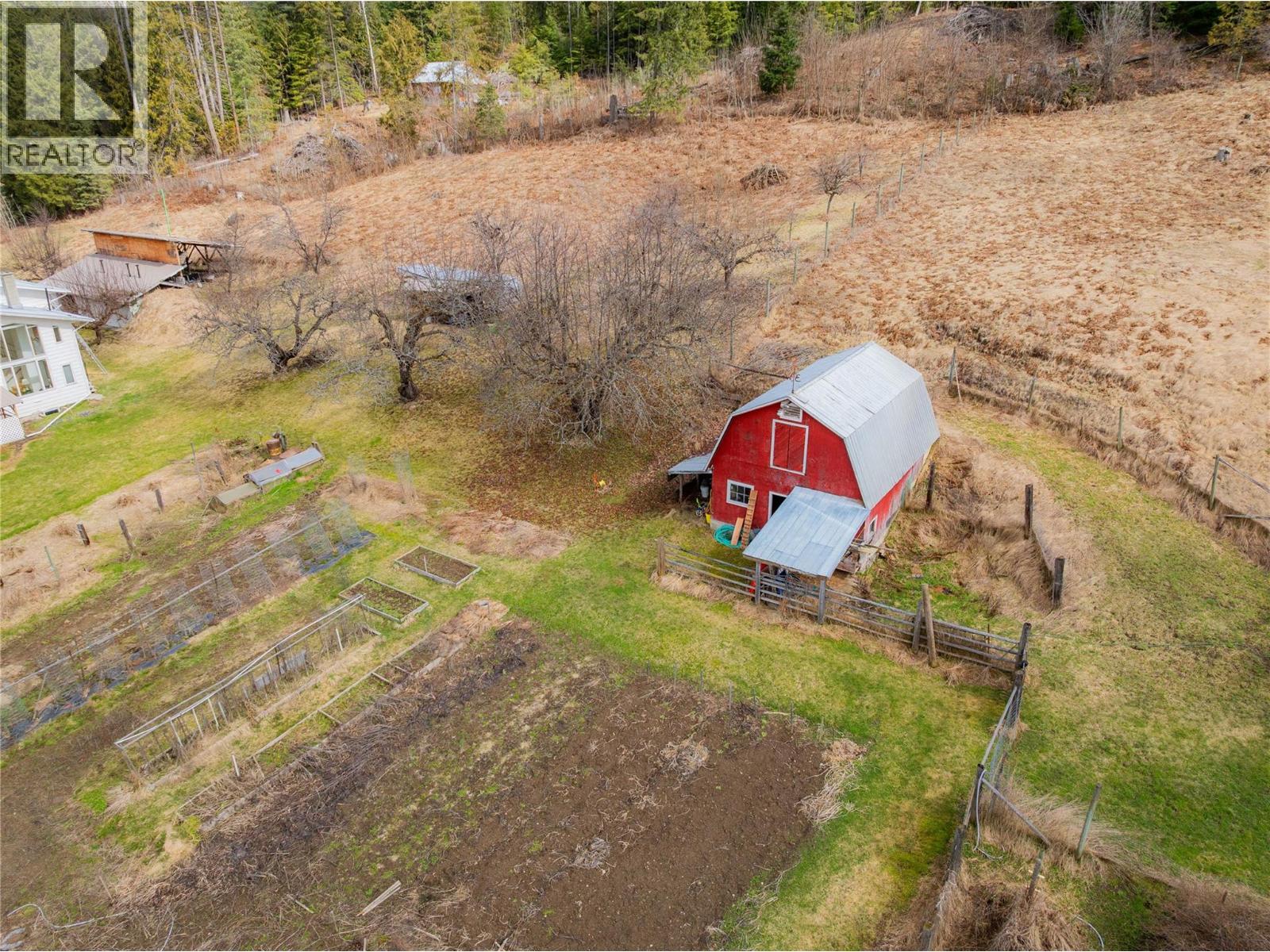 6943 Kanigan Road, Appledale, British Columbia  V0G 2J0 - Photo 6 - 10372926