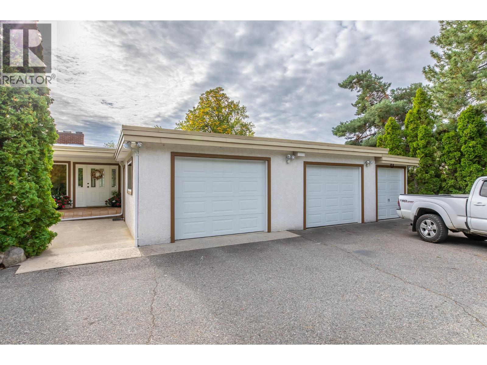 101 Knippelberg Road, Oliver, British Columbia  V0H 1T5 - Photo 37 - 10372987