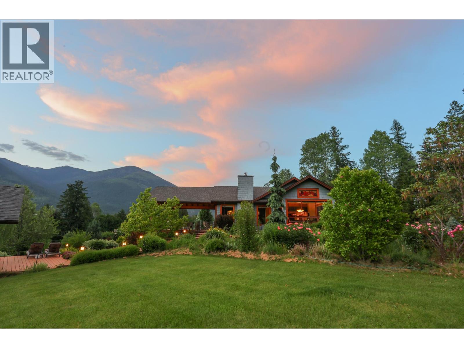 6890 Harrop-Procter Road, Harrop, British Columbia  V1L 6R2 - Photo 4 - 10372962