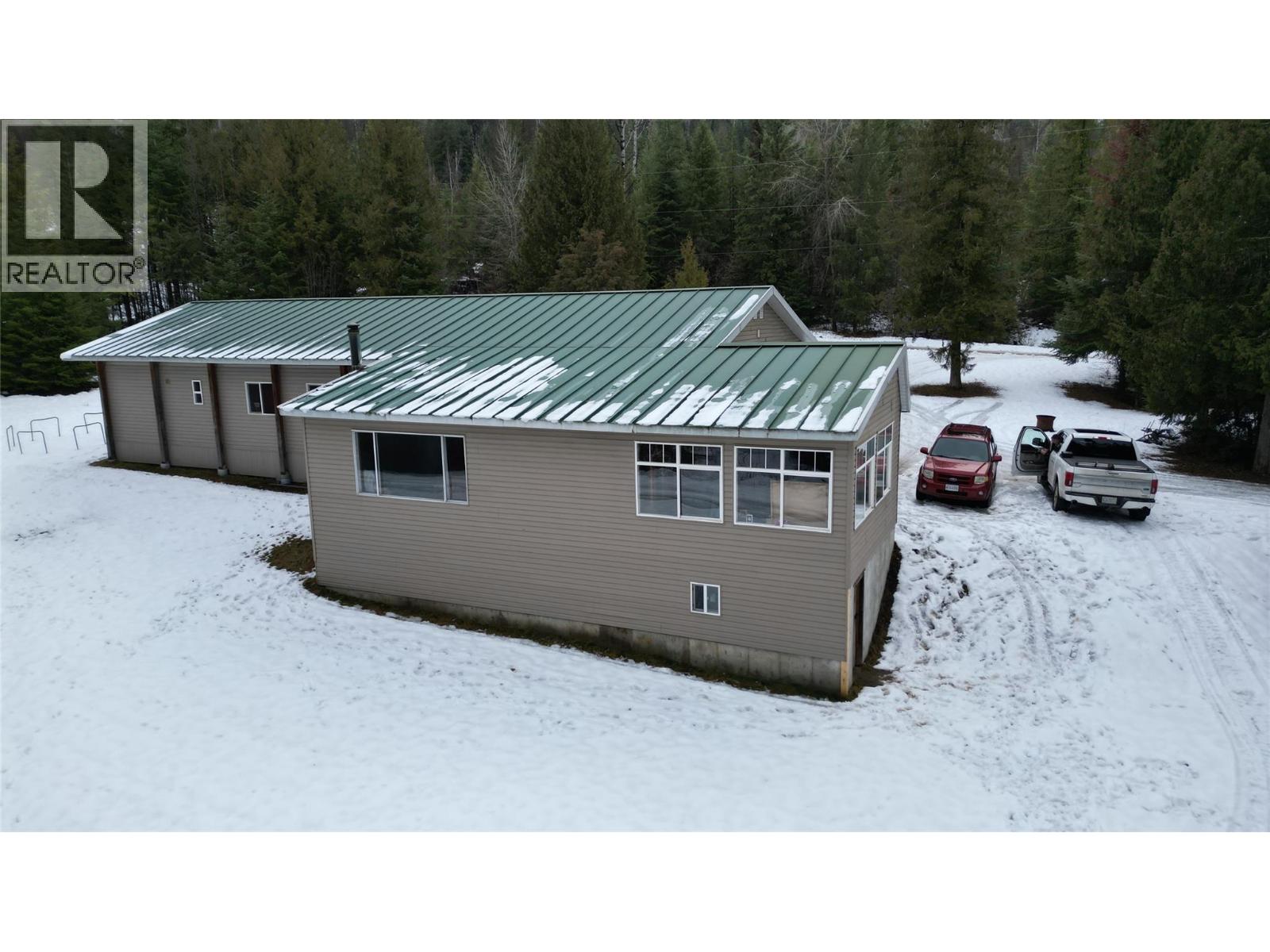 1925 Mcdaniels Road, Castlegar, British Columbia  V1N 4T2 - Photo 2 - 10372634