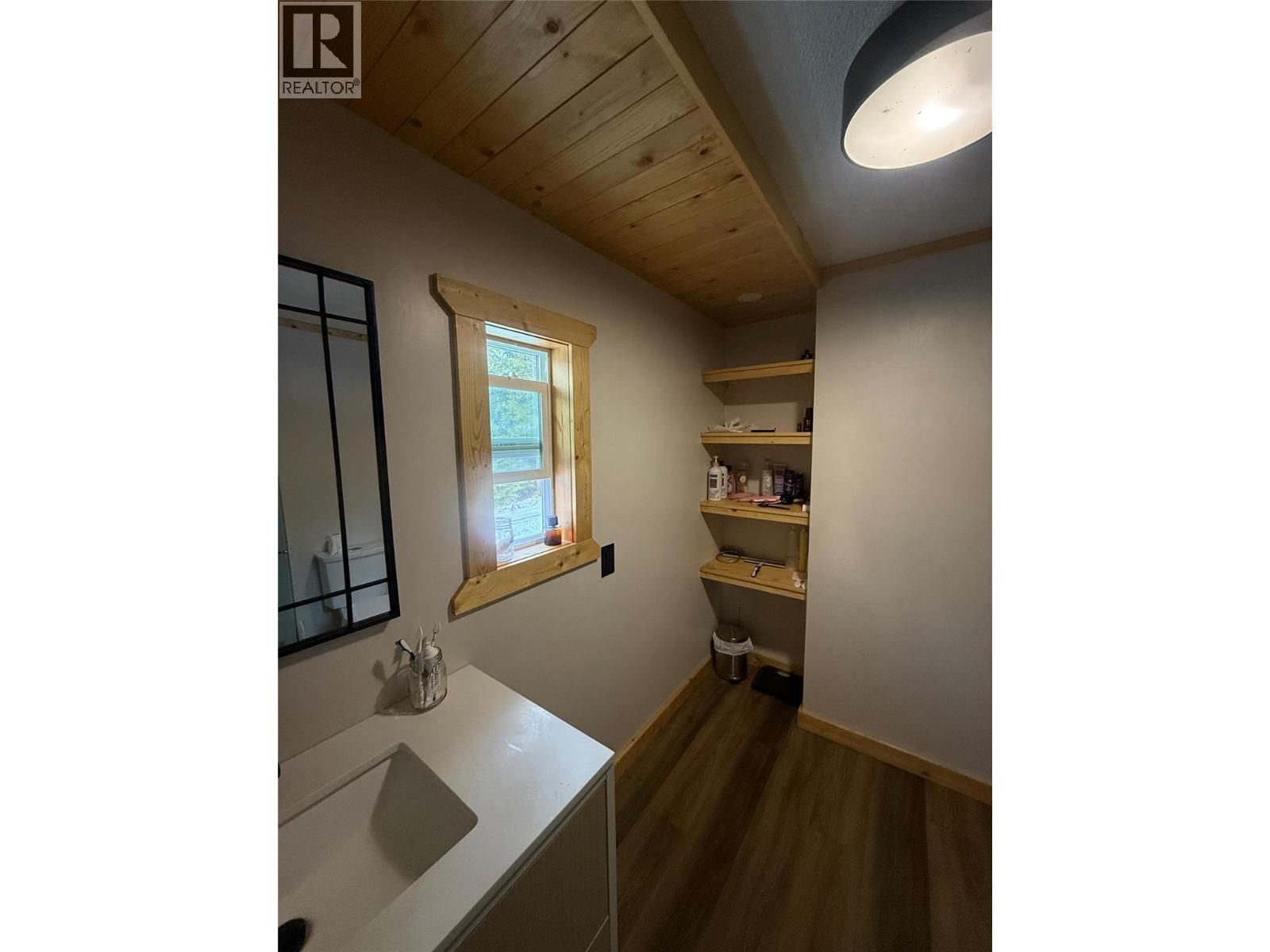1925 Mcdaniels Road, Castlegar, British Columbia  V1N 4T2 - Photo 6 - 10372634