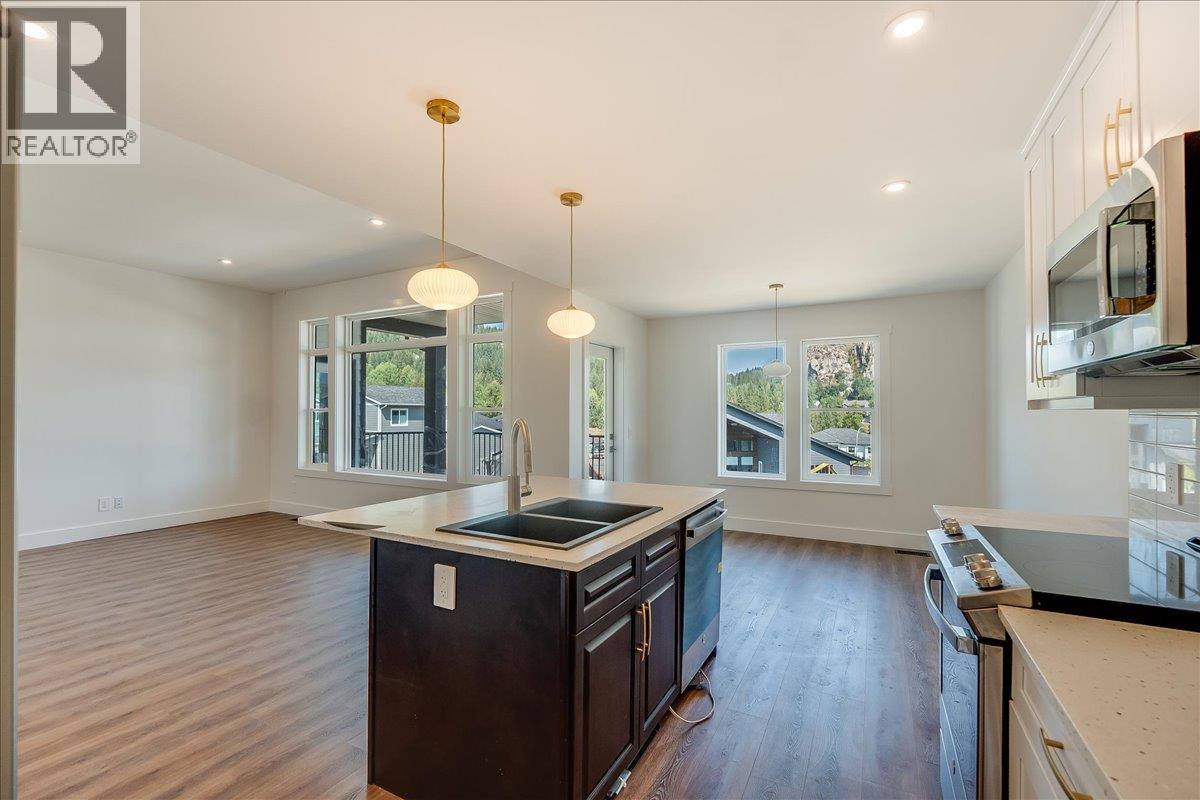 1509 Aspen Lane, Castlegar, British Columbia  V1N 4X8 - Photo 10 - 10372940