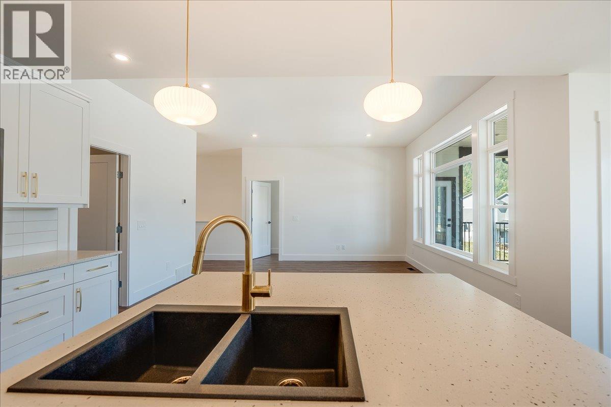 1509 Aspen Lane, Castlegar, British Columbia  V1N 4X8 - Photo 12 - 10372940