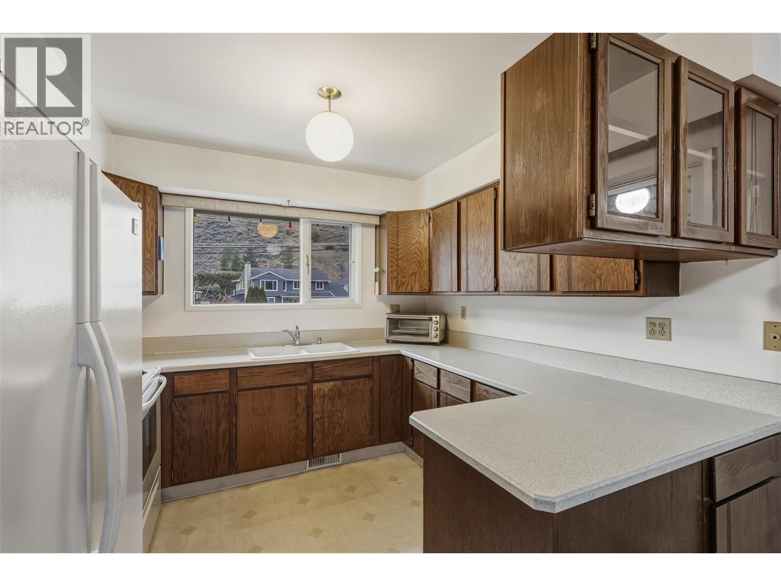 2480 Valleyview Drive, Kamloops, British Columbia  V2C 4E3 - Photo 12 - 10372204