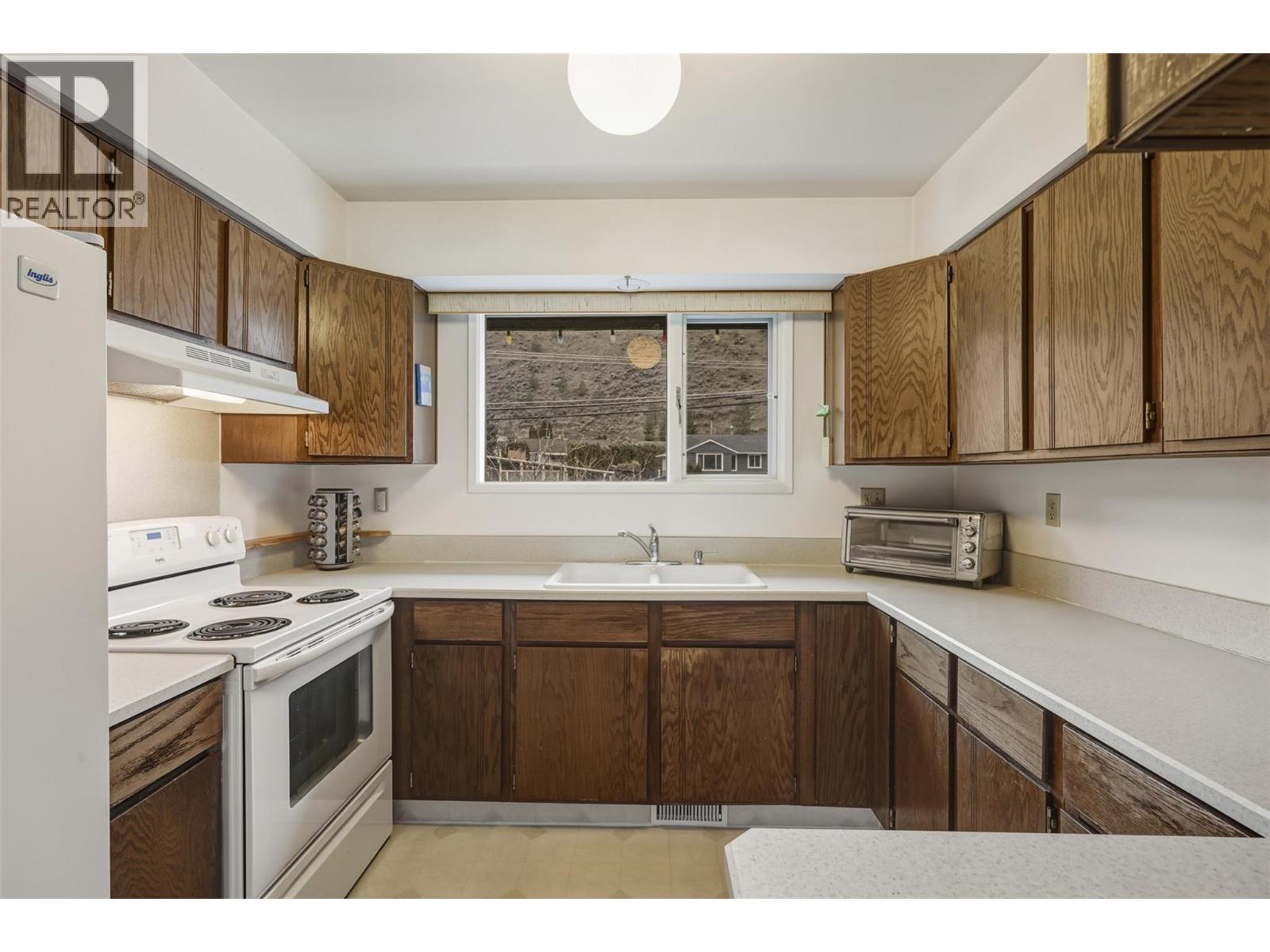 2480 Valleyview Drive, Kamloops, British Columbia  V2C 4E3 - Photo 13 - 10372204