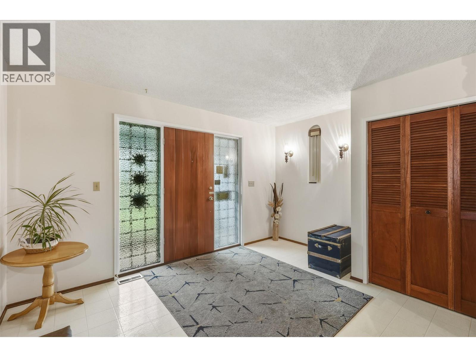 2480 Valleyview Drive, Kamloops, British Columbia  V2C 4E3 - Photo 4 - 10372204