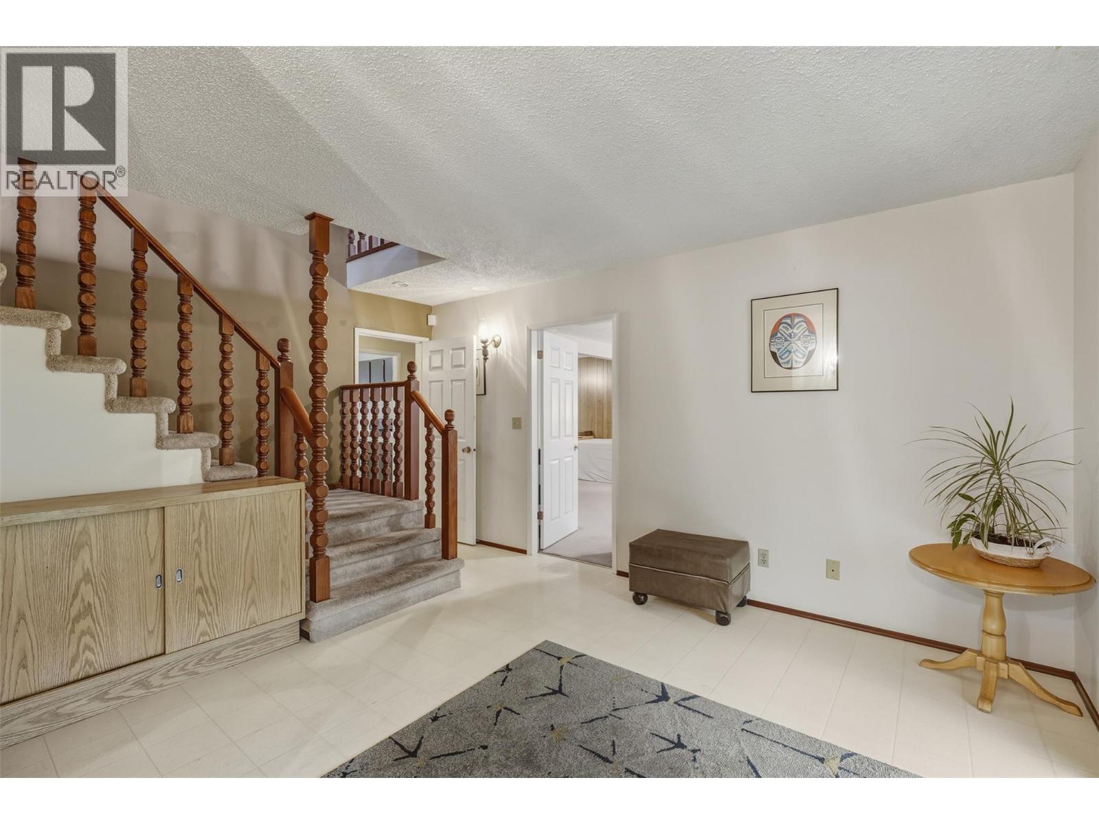 2480 Valleyview Drive, Kamloops, British Columbia  V2C 4E3 - Photo 5 - 10372204
