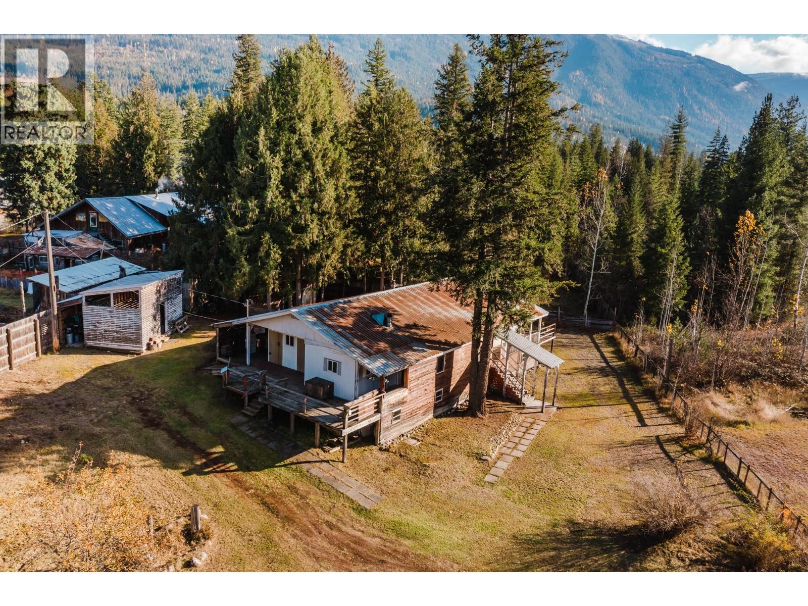 3974 Malakwa Station Road, Malakwa, British Columbia  V0E 2J0 - Photo 5 - 10367664
