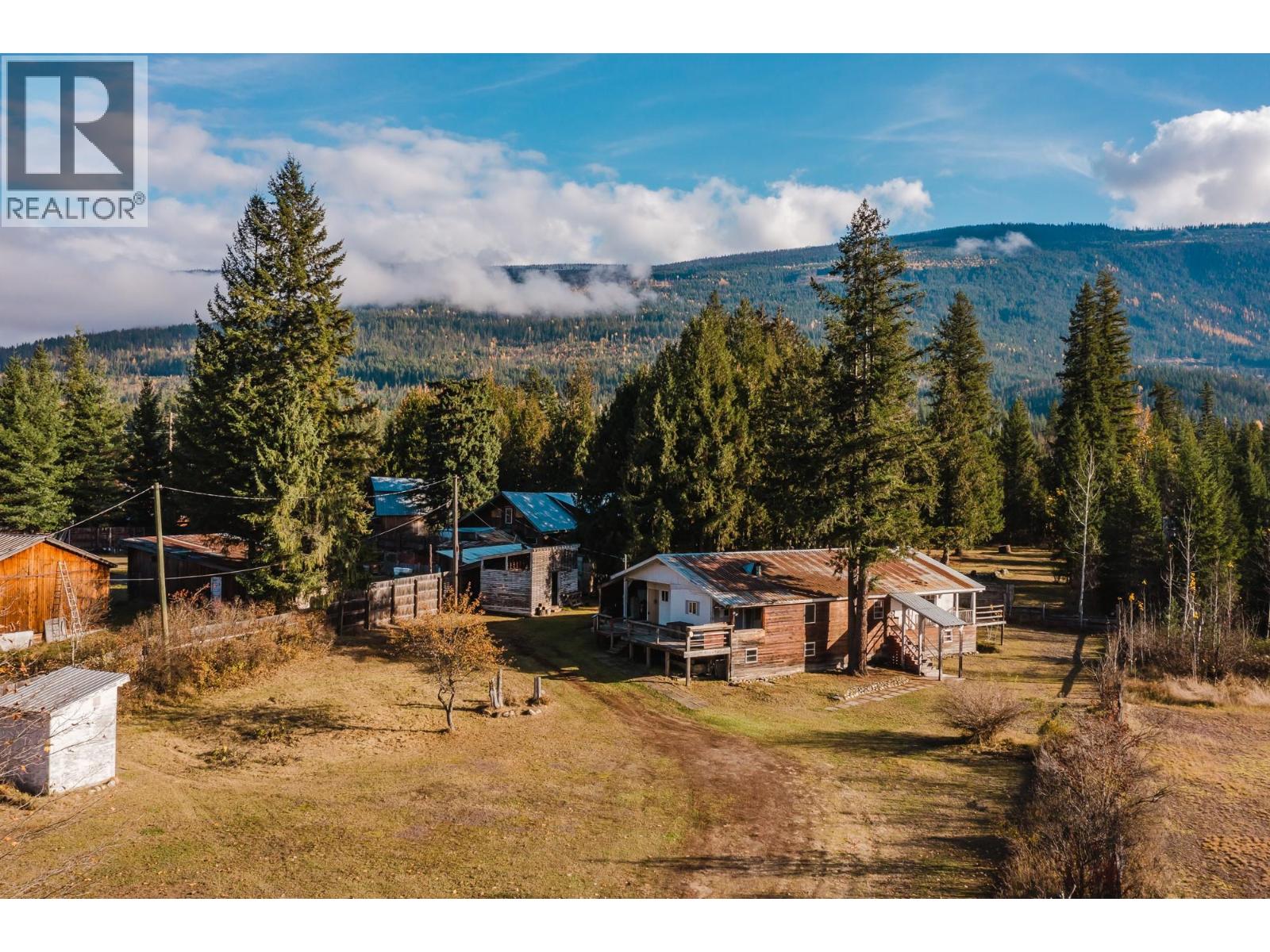 3974 Malakwa Station Road, Malakwa, British Columbia  V0E 2J0 - Photo 1 - 10367557