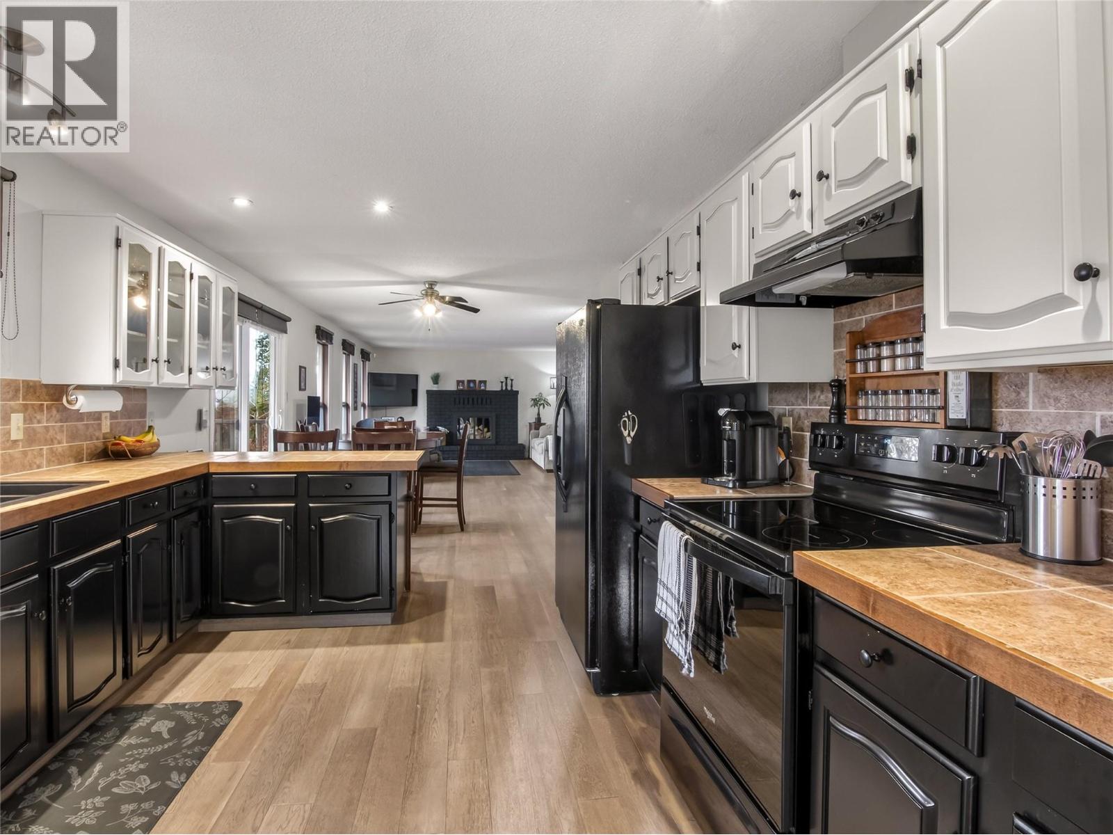 130 Laurel Place, Penticton, British Columbia  V2A 7S7 - Photo 3 - 10372411