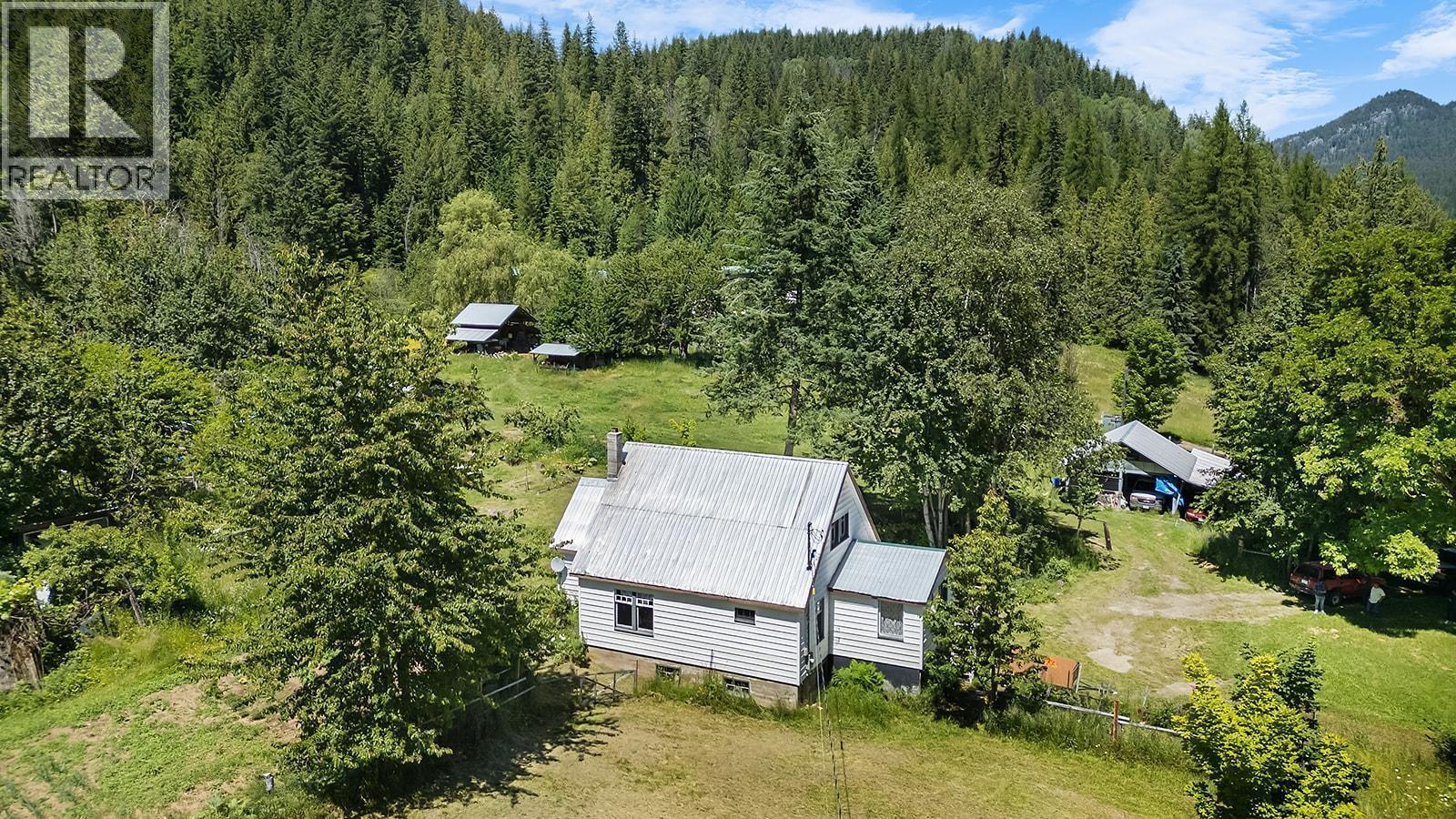 15781 Peters Road, Crawford Bay, British Columbia  V0B 1E0 - Photo 10 - 10372482